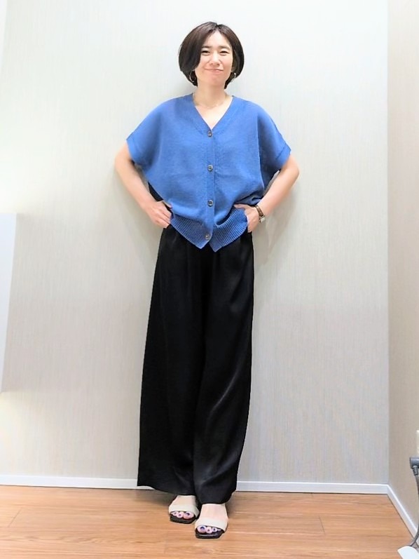 ミズタさんの「UNTITLED｜【洗える/清涼感】ドライタッチスリーブレスカーディガン」を使ったコーディネート
