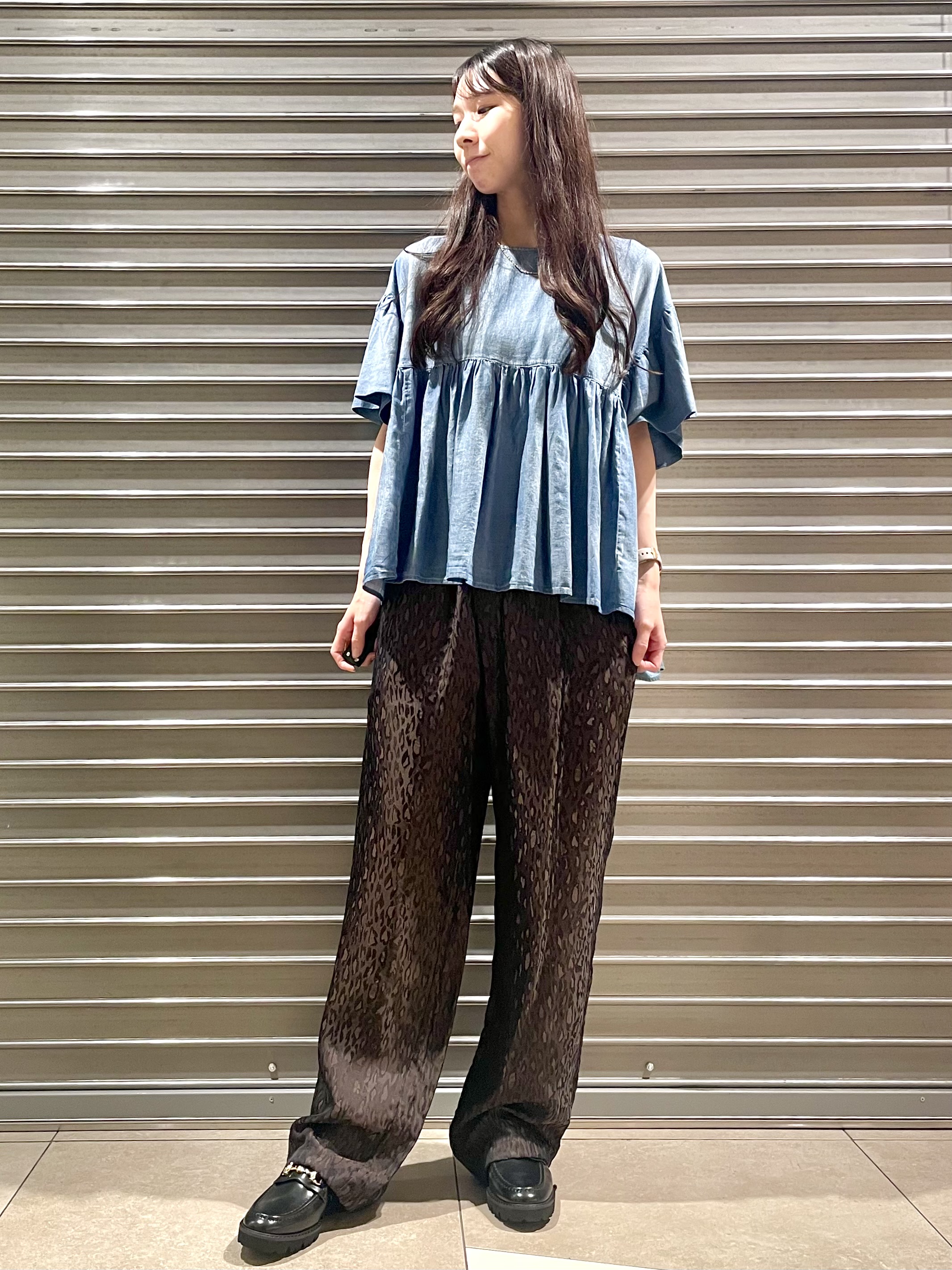 ことさんの「DRESSTERIOR｜【涼しく着映え】シアーデニムAラインブラウス」を使ったコーディネート