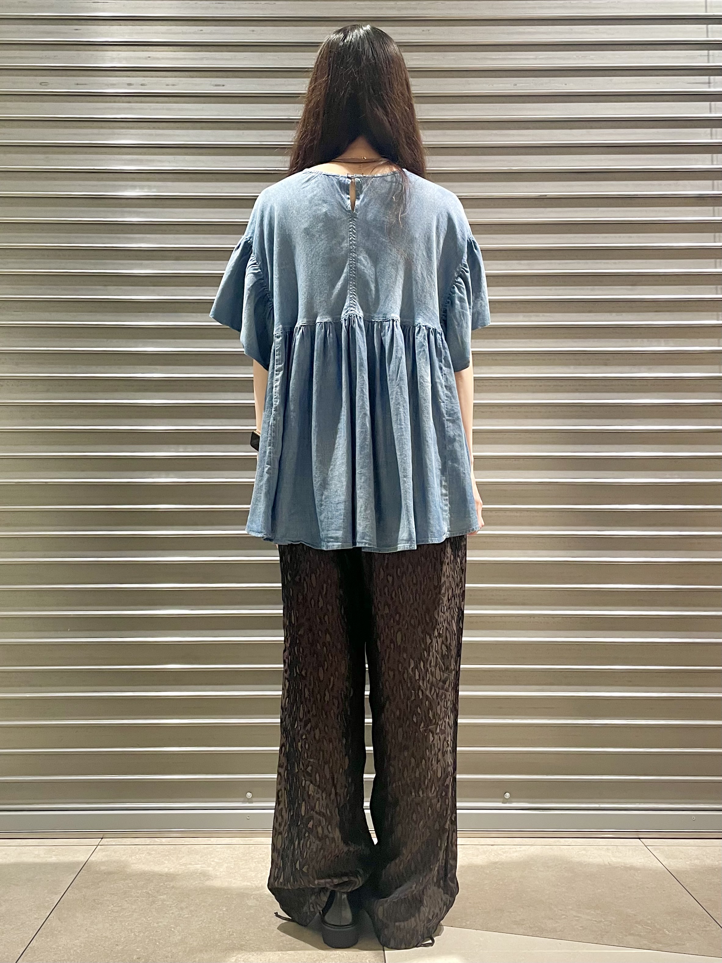 ことさんの「DRESSTERIOR｜【涼しく着映え】シアーデニムAラインブラウス」を使ったコーディネート