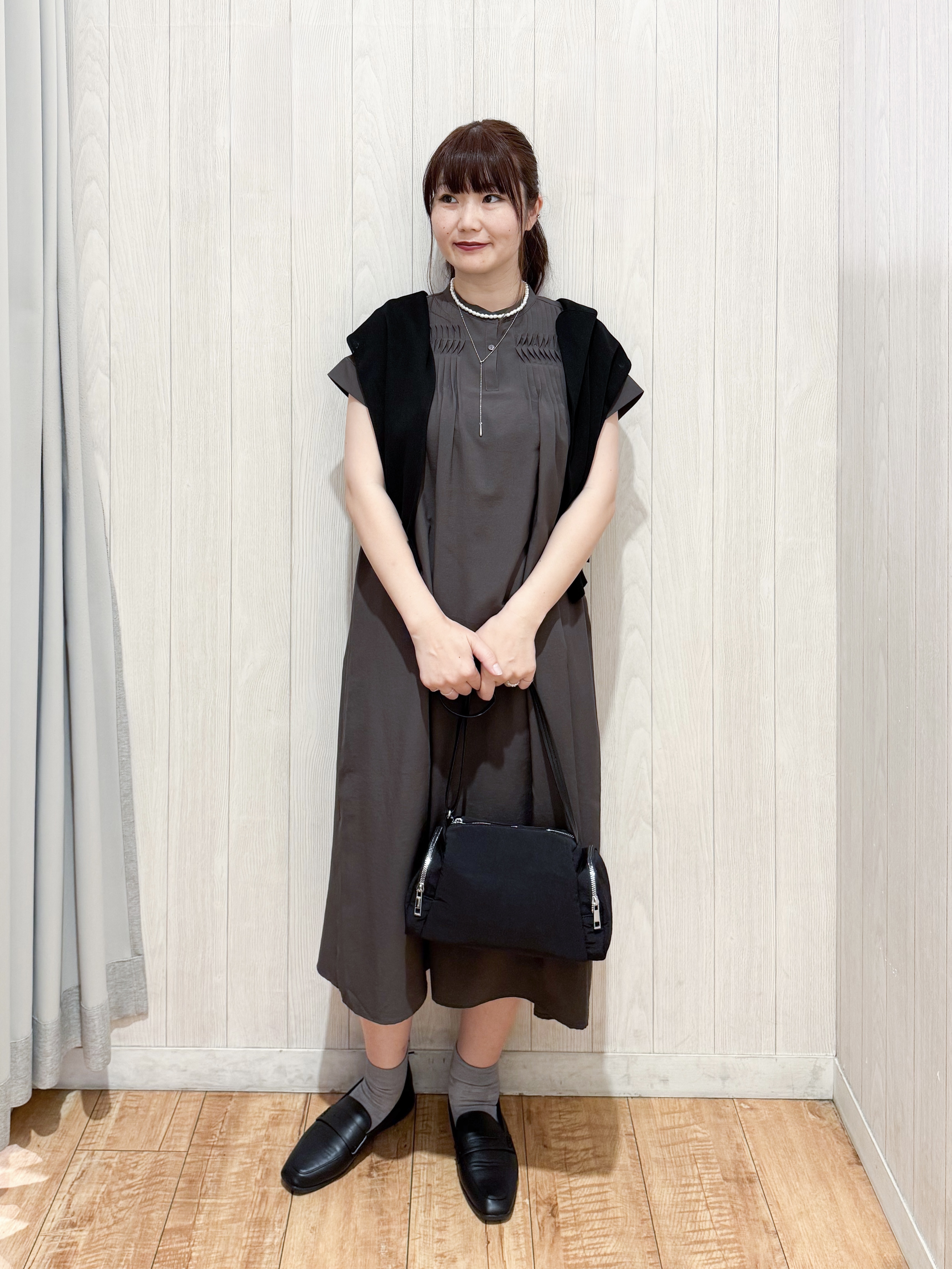 愛さんの「SHOO･LA･RUE｜【洗濯機可/S-LL】配色シフォン襟でサマ見え 上品シアーカーディガン」を使ったコーディネート
