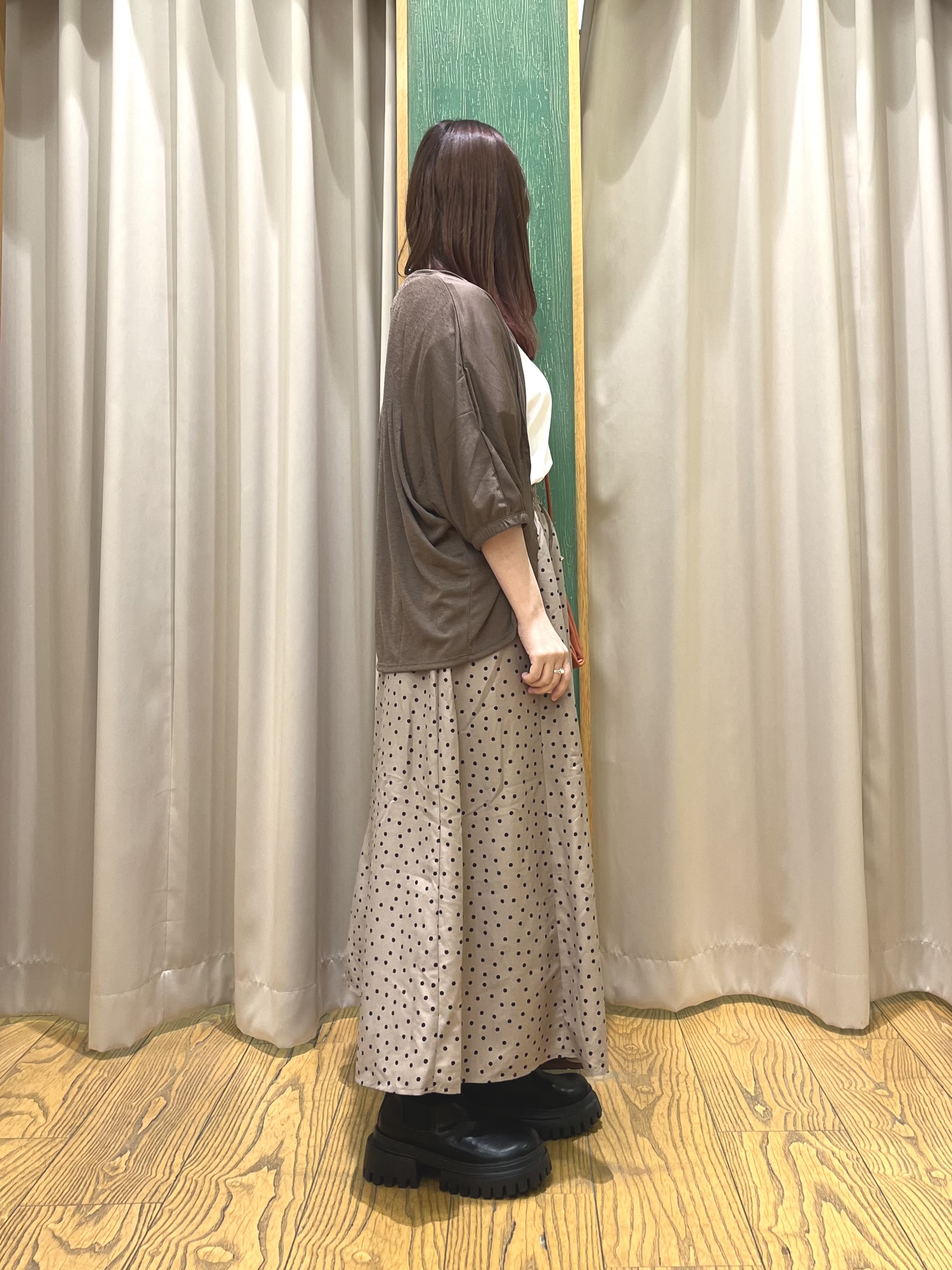 ゆっきーさんの「SHOO･LA･RUE｜【S-LL】大人っぽく着られる ジェルロゴプリントTシャツ」を使ったコーディネート