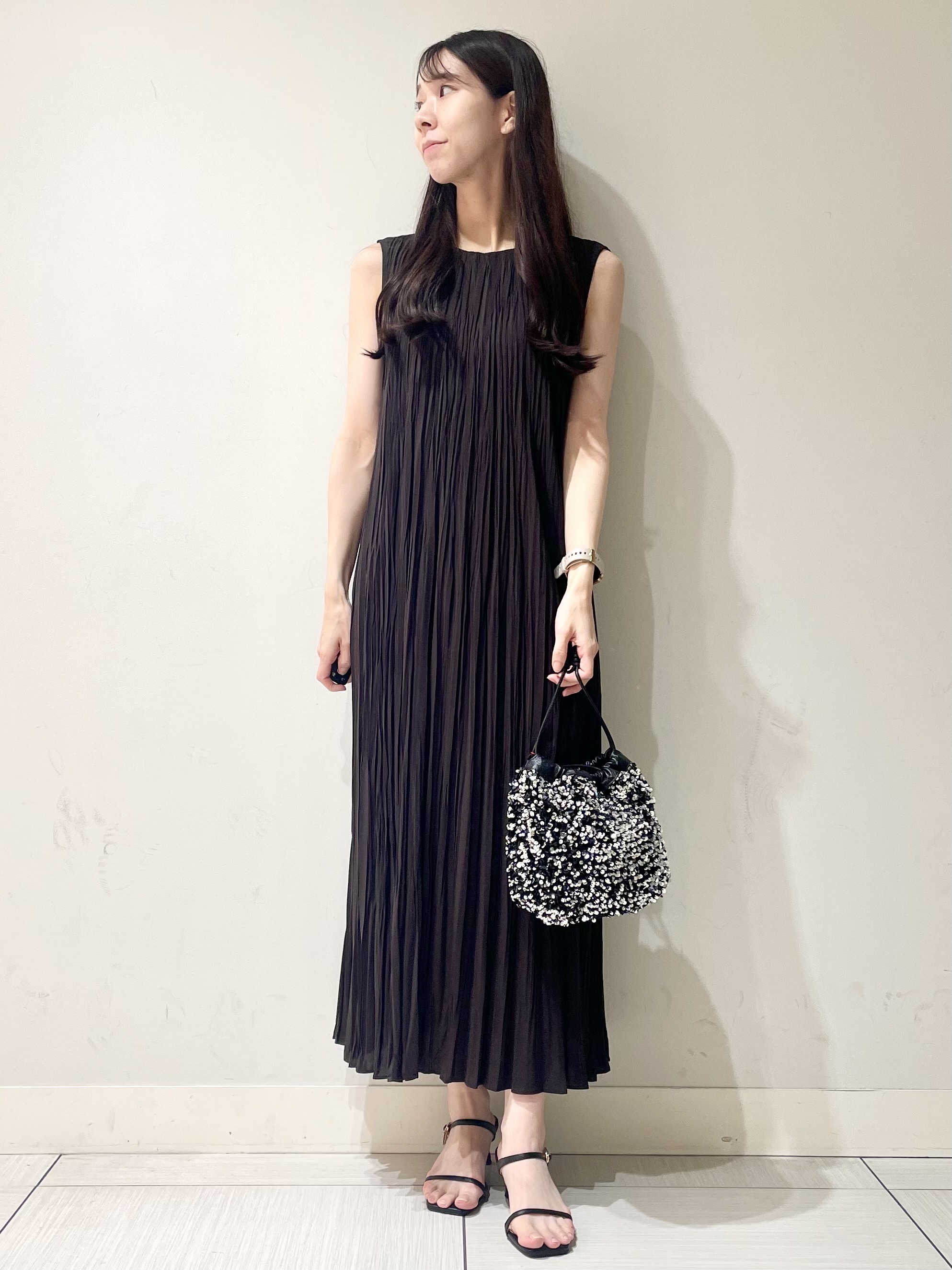 ことさんの「DRESSTERIOR｜【ウォッシャブル/2WAYシルエット】ノースリーブプリーツワンピース」を使ったコーディネート
