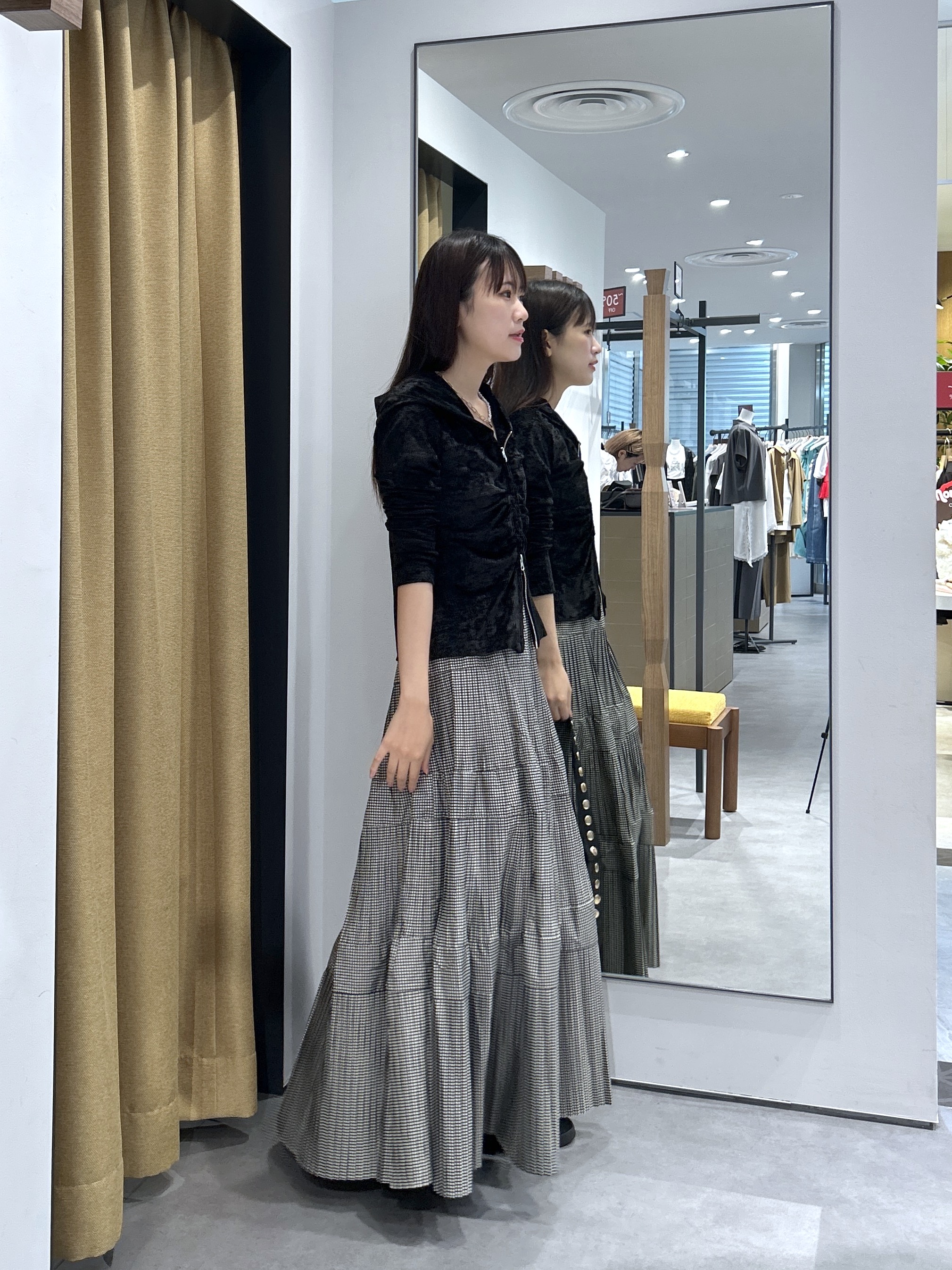Renoさんの「INDIVI｜ベロアライクジップフーディ」を使ったコーディネート
