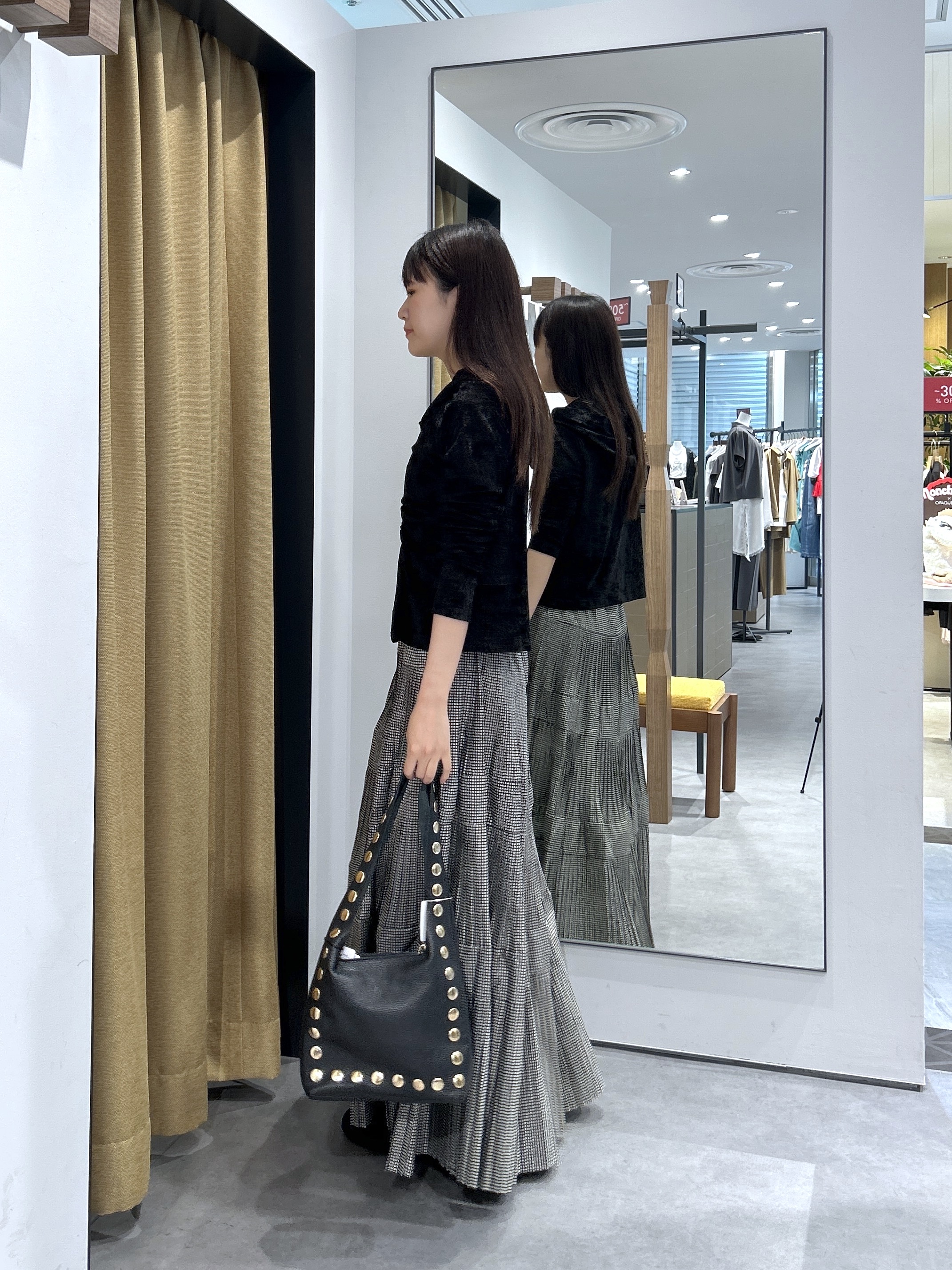 Renoさんの「INDIVI｜ベロアライクジップフーディ」を使ったコーディネート