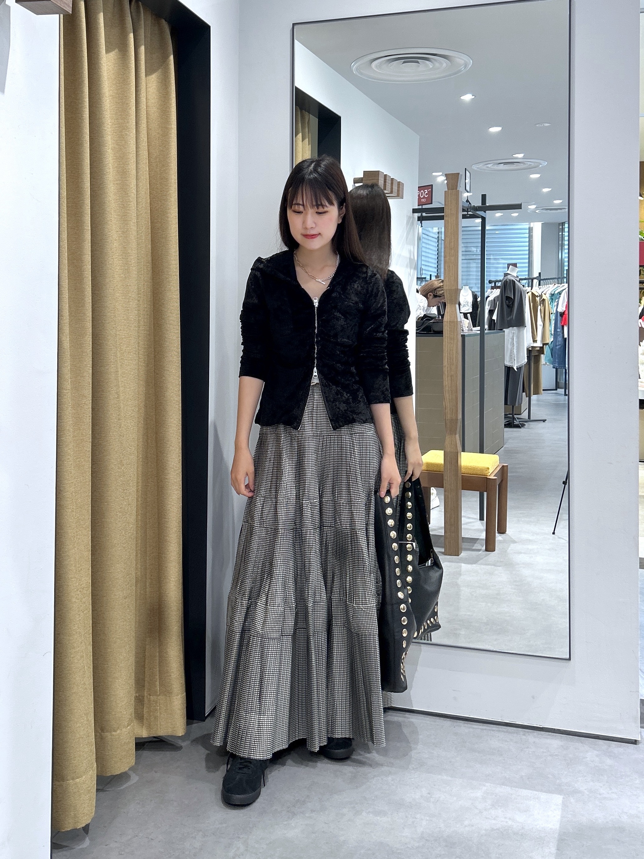 Renoさんの「INDIVI｜ベロアライクジップフーディ」を使ったコーディネート
