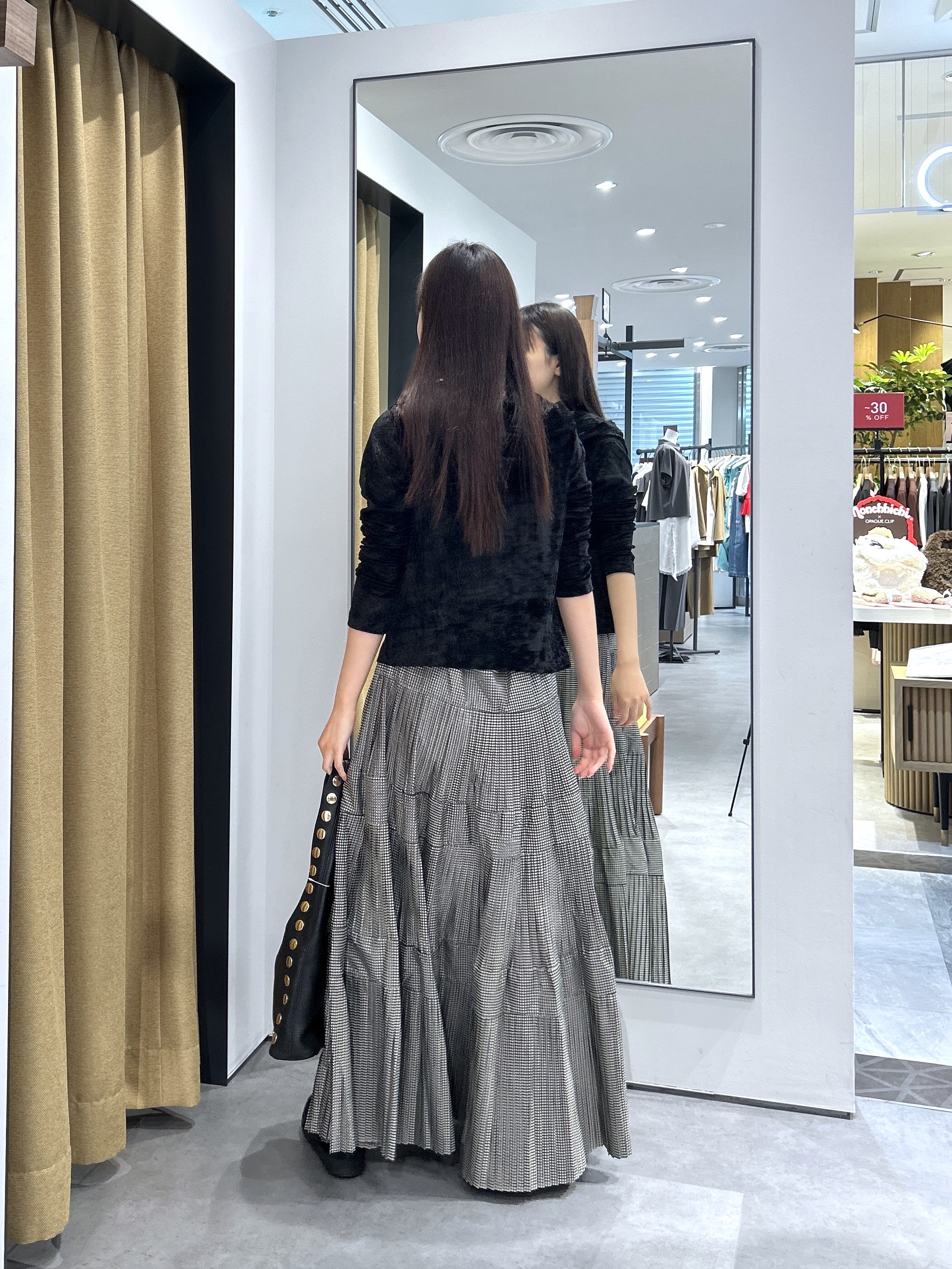 Renoさんの「INDIVI｜ベロアライクジップフーディ」を使ったコーディネート