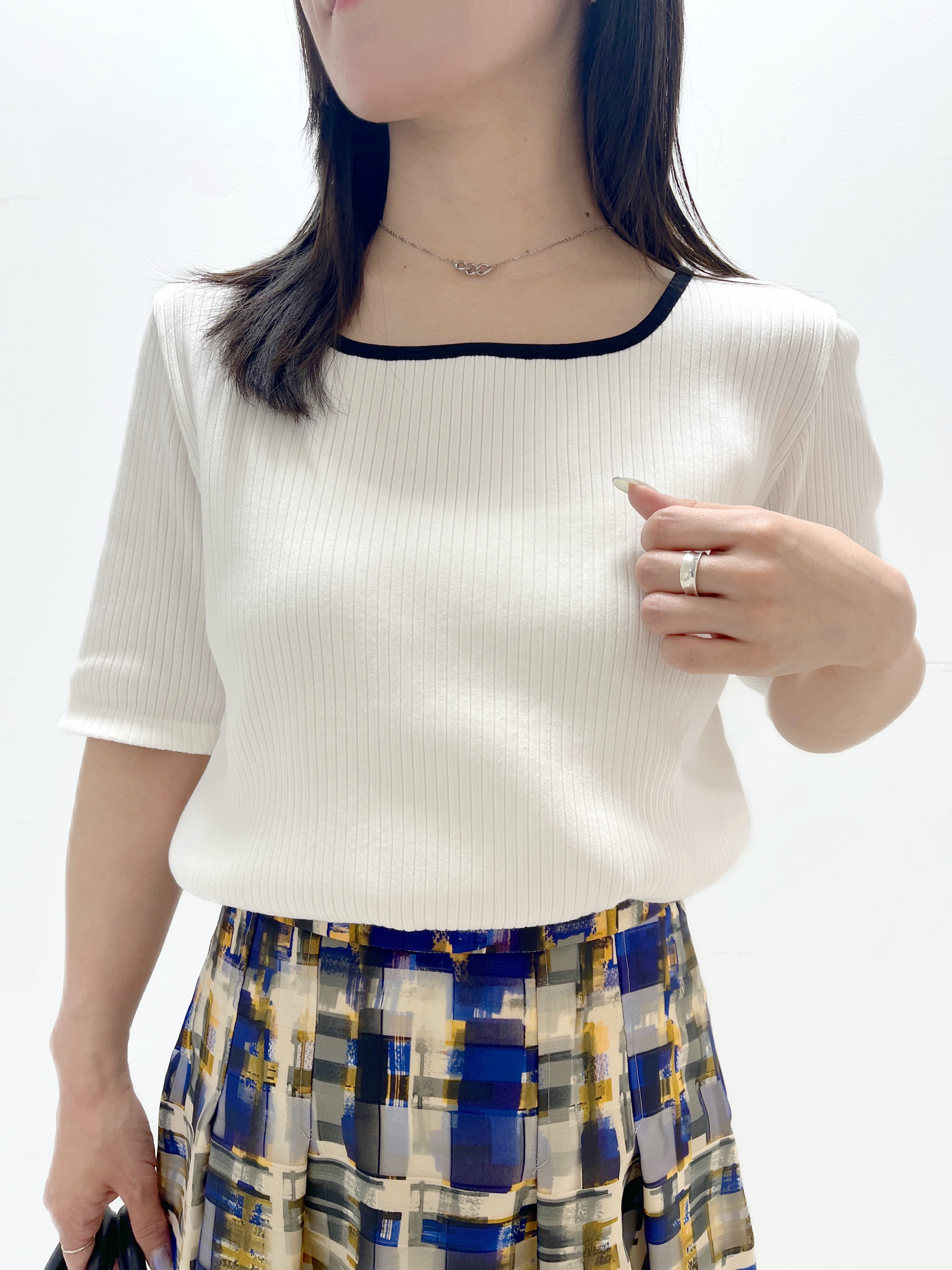 Ukiさんの「UNTITLED｜【二の腕カバー】スクエアネックテレコプルオーバー」を使ったコーディネート
