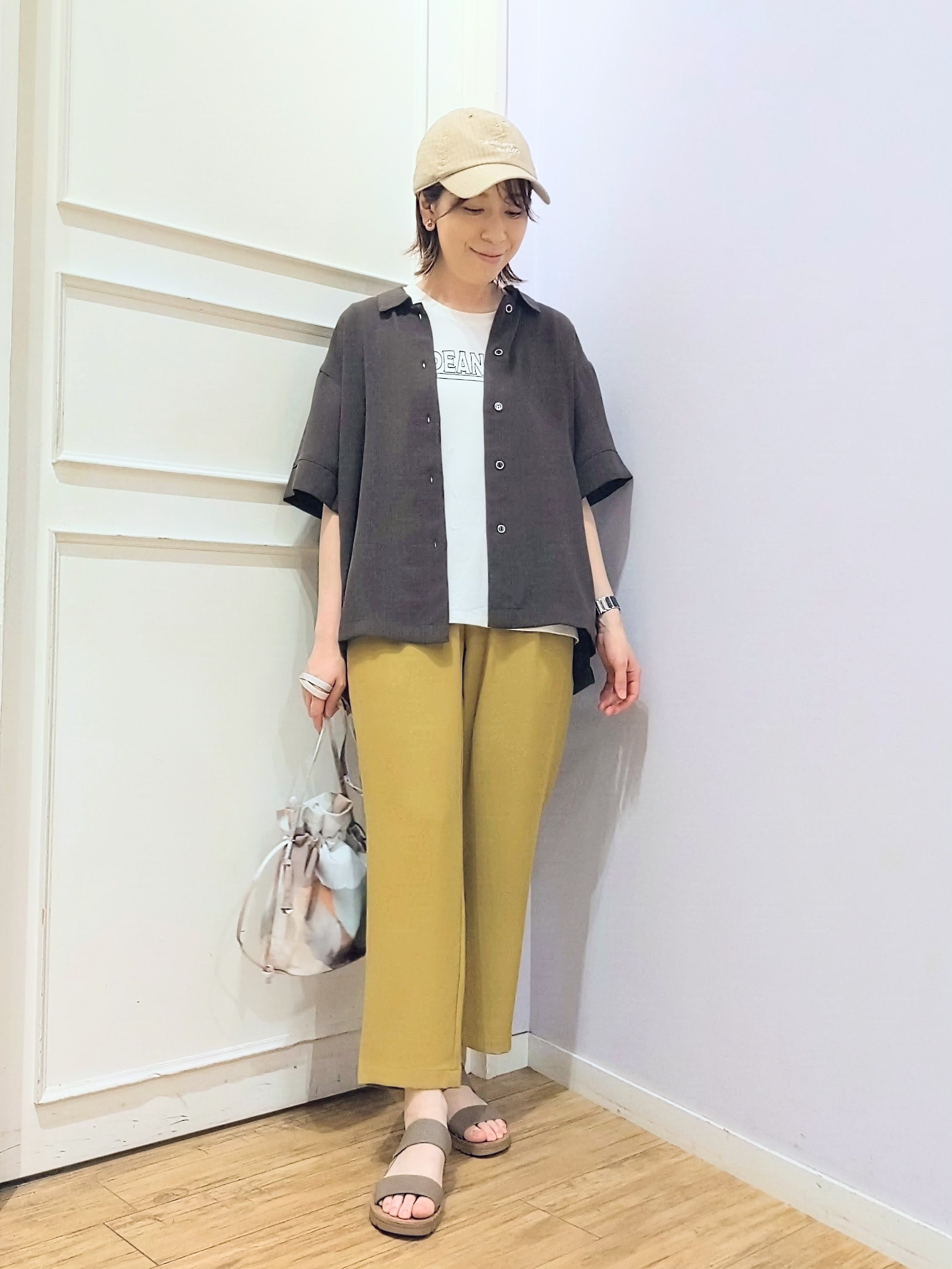 miomioさんの「SHOO･LA･RUE｜【通気性〇/ひんやり/S-LL】洗濯後しわになりにくい とろみストライプシャツ」を使ったコーディネート