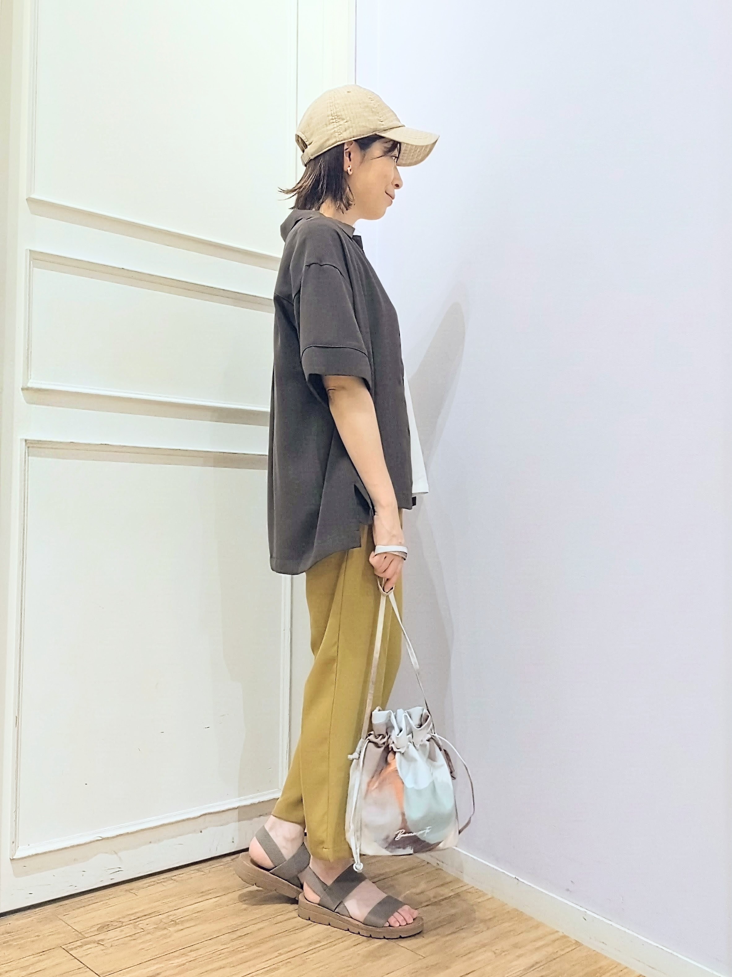 miomioさんの「SHOO･LA･RUE｜【通気性〇/ひんやり/S-LL】洗濯後しわになりにくい とろみストライプシャツ」を使ったコーディネート