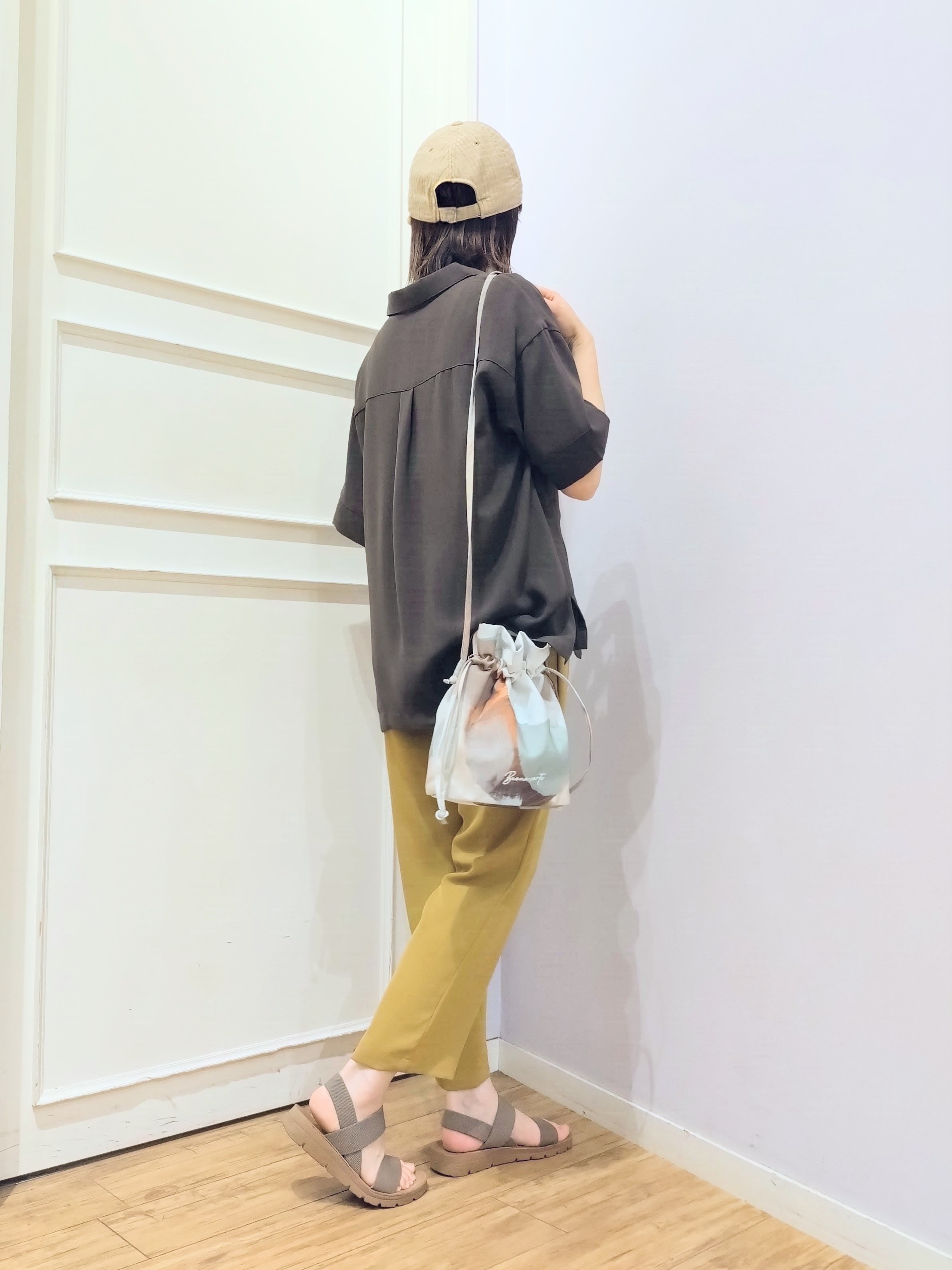 miomioさんの「SHOO･LA･RUE｜【通気性〇/ひんやり/S-LL】洗濯後しわになりにくい とろみストライプシャツ」を使ったコーディネート