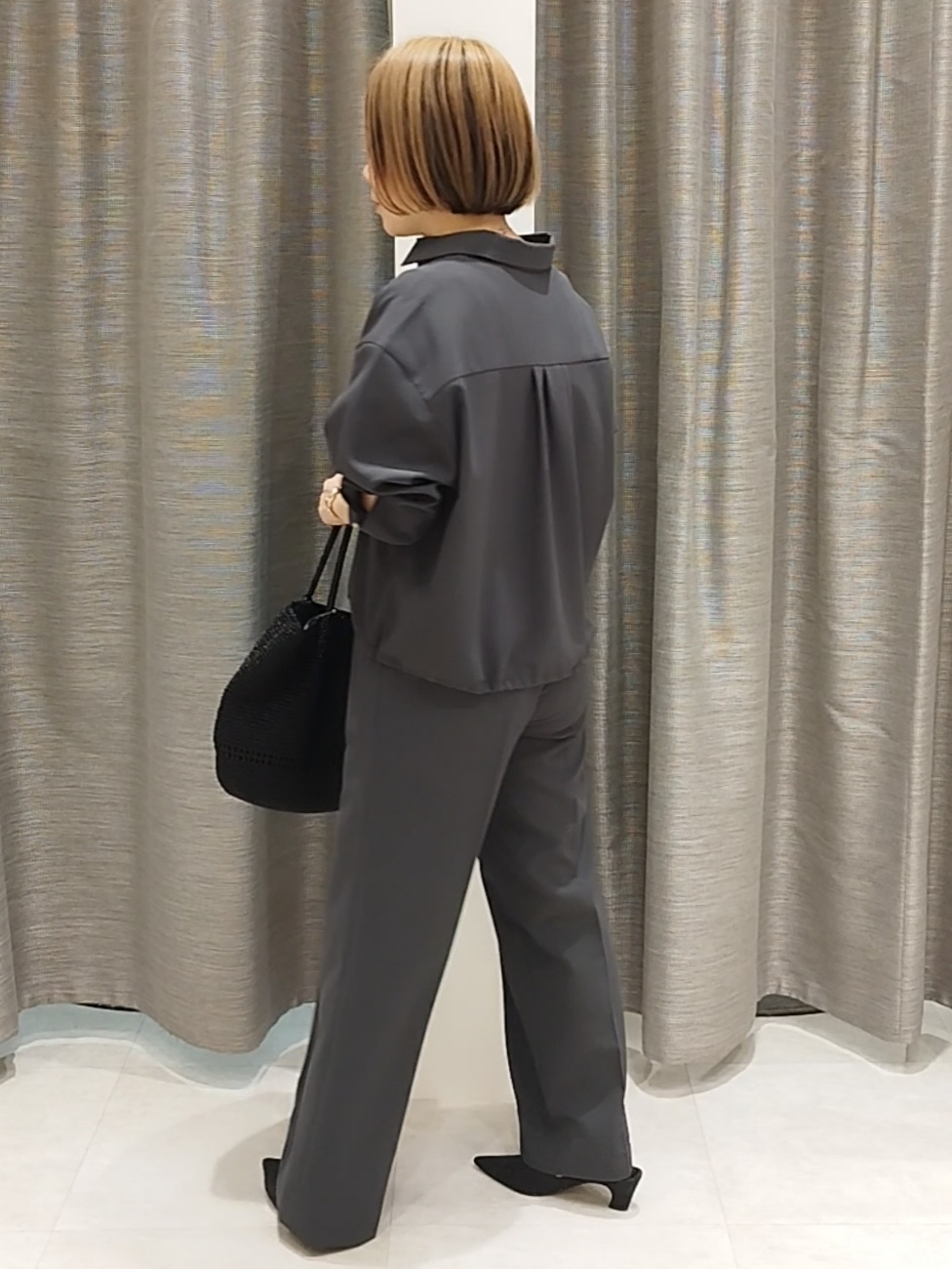 s u g iさんの「UNTITLED｜【セットアップ可/UVカット/接触冷感】エアリークールドロストシャツ」を使ったコーディネート