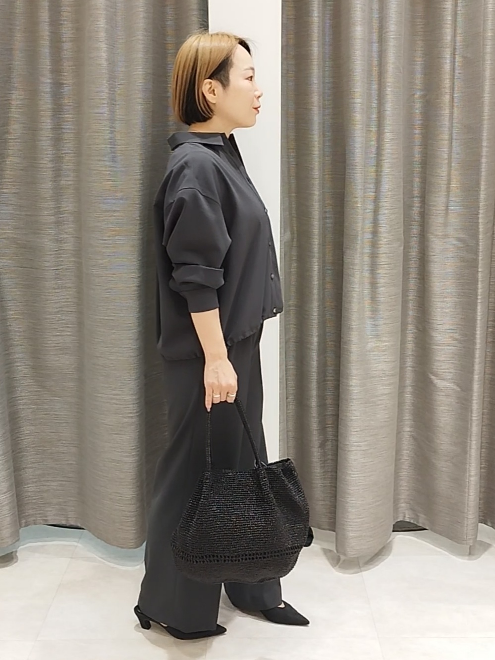 s u g iさんの「UNTITLED｜【セットアップ可/UVカット/接触冷感】エアリークールドロストシャツ」を使ったコーディネート