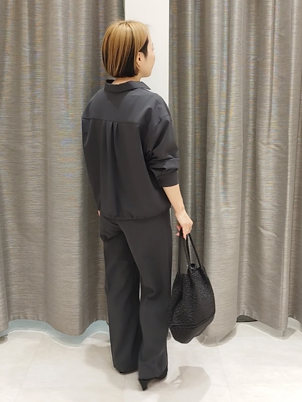 s u g iさんの「UNTITLED｜【セットアップ可/UVカット/接触冷感】エアリークールドロストシャツ」を使ったコーディネート
