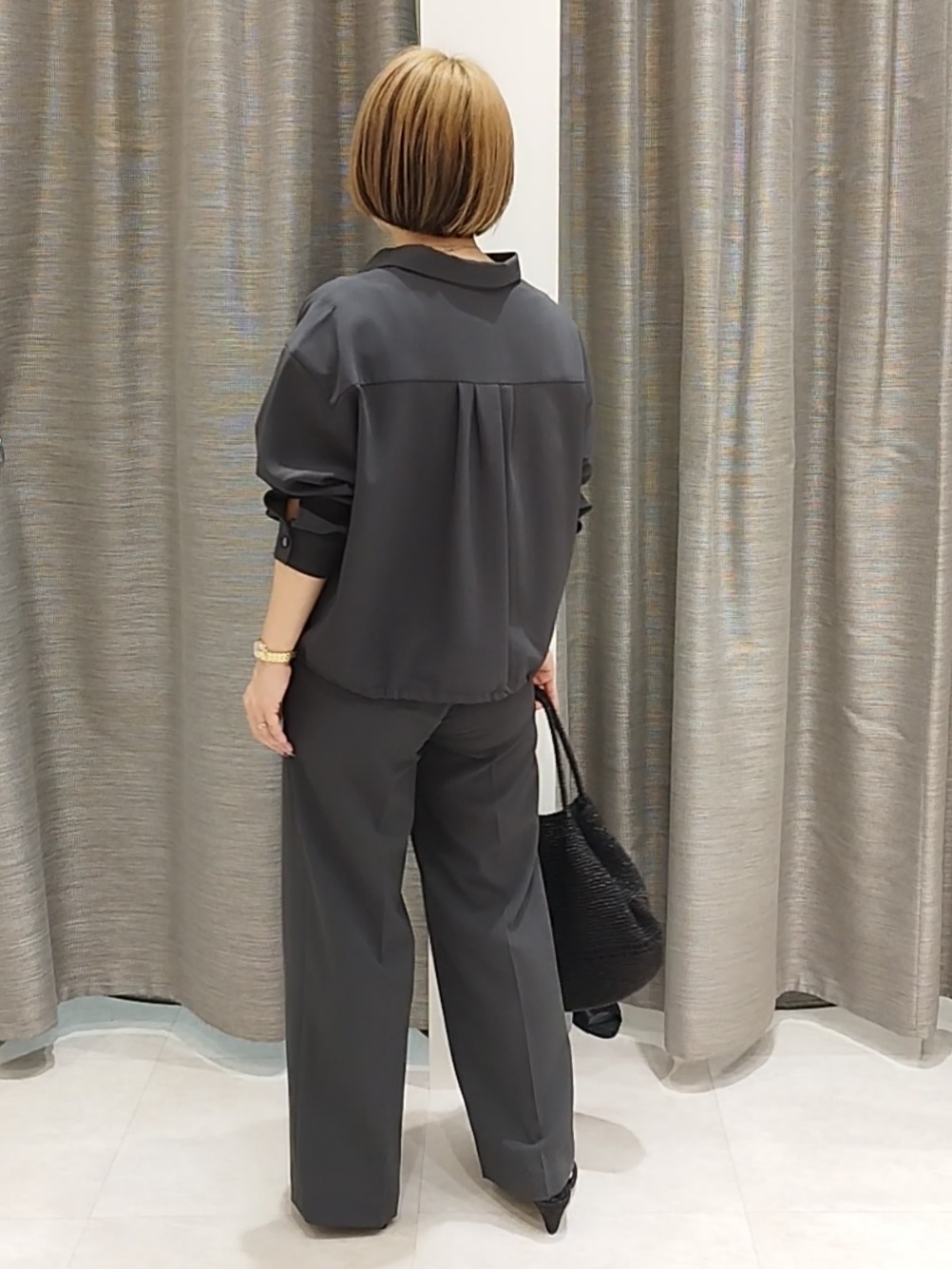 s u g iさんの「UNTITLED｜【セットアップ可/UVカット/接触冷感】エアリークールドロストシャツ」を使ったコーディネート