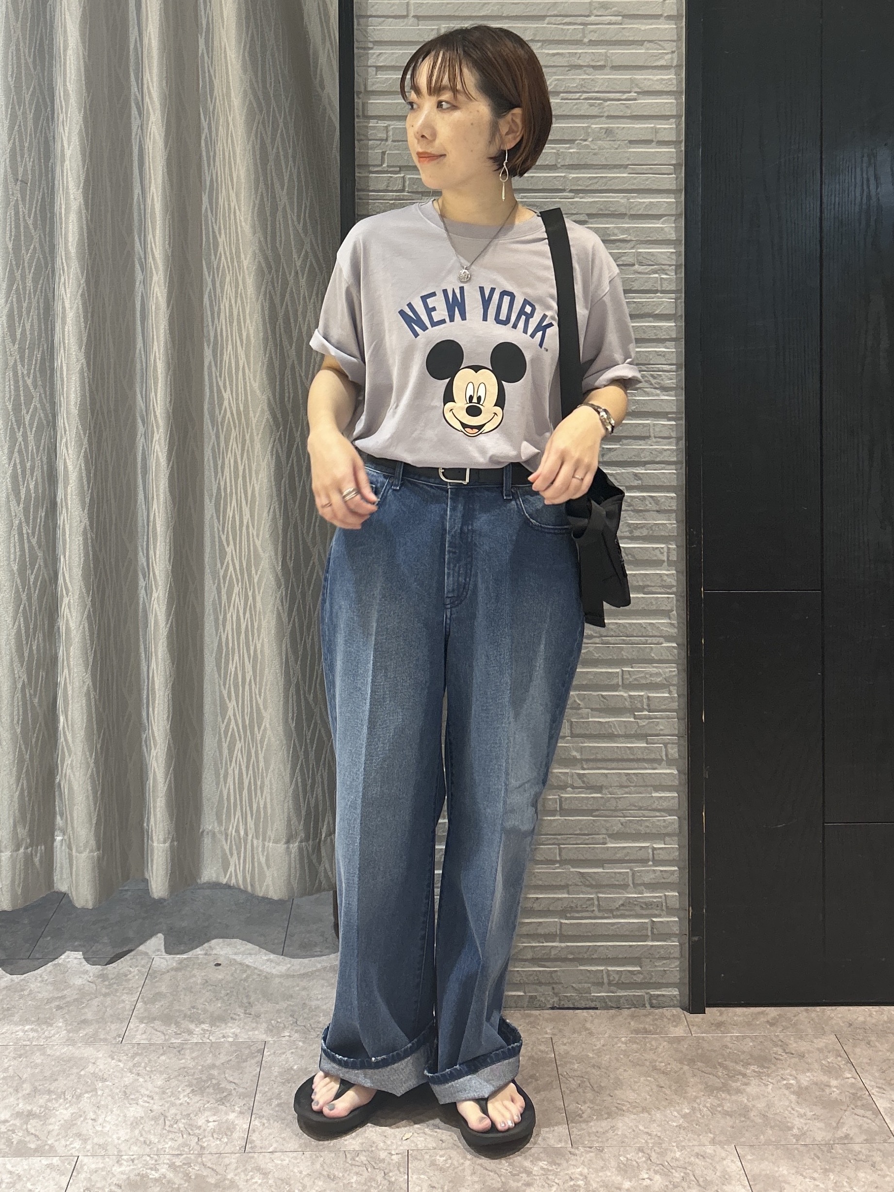 ga_riさんの「THE SHOP TK｜【Disney】【MLB】スペシャルデザイン半袖Tシャツ」を使ったコーディネート
