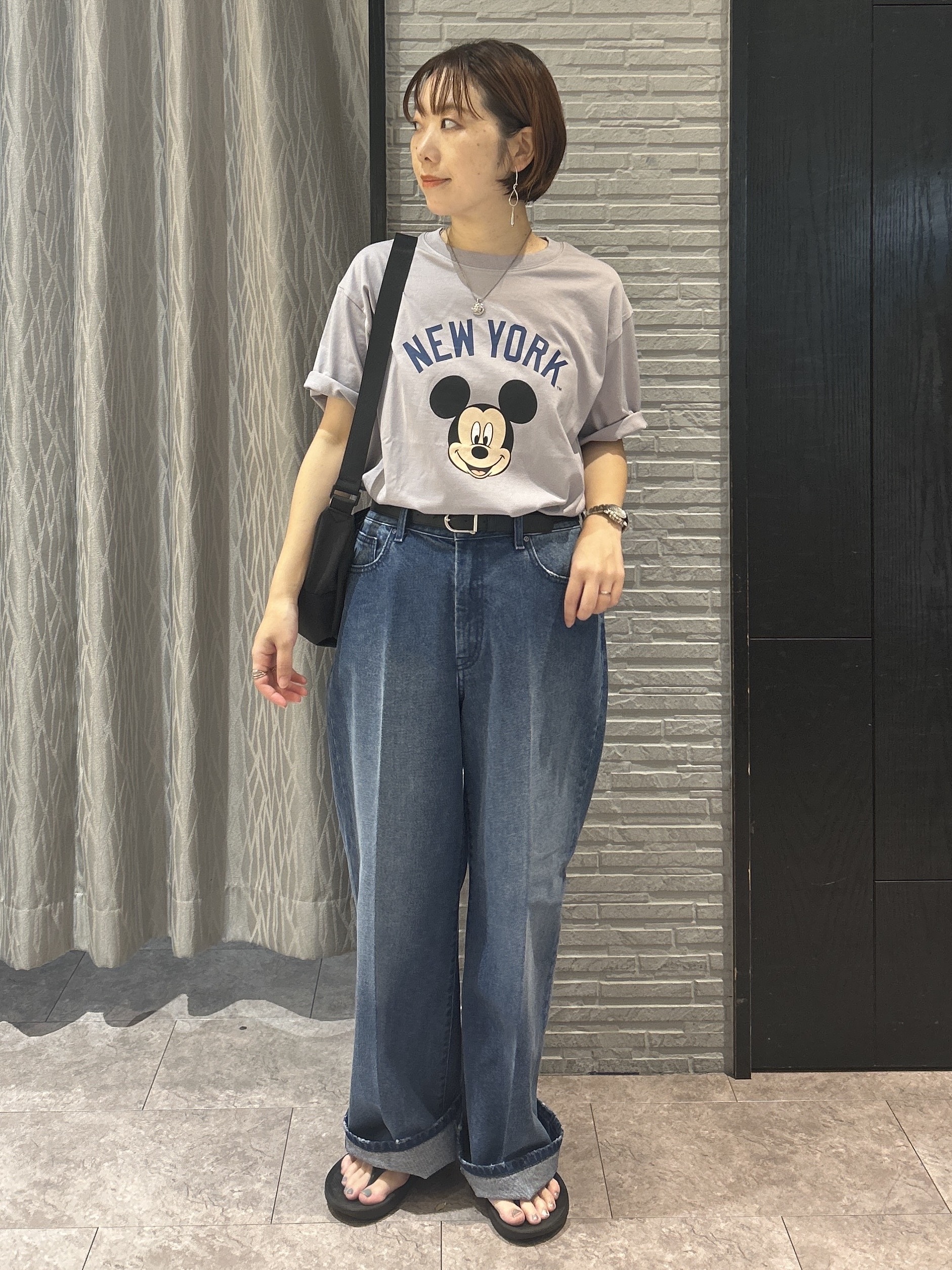 ga_riさんの「THE SHOP TK｜【Disney】【MLB】スペシャルデザイン半袖Tシャツ」を使ったコーディネート