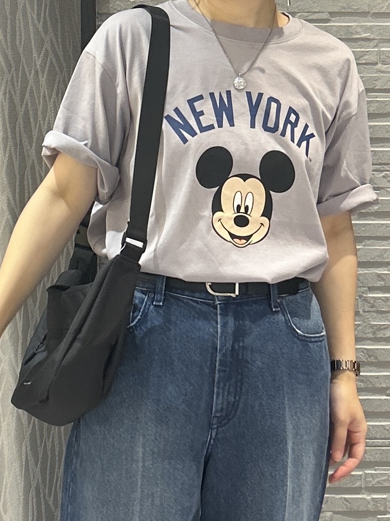 ga_riさんの「THE SHOP TK｜【Disney】【MLB】スペシャルデザイン半袖Tシャツ」を使ったコーディネート