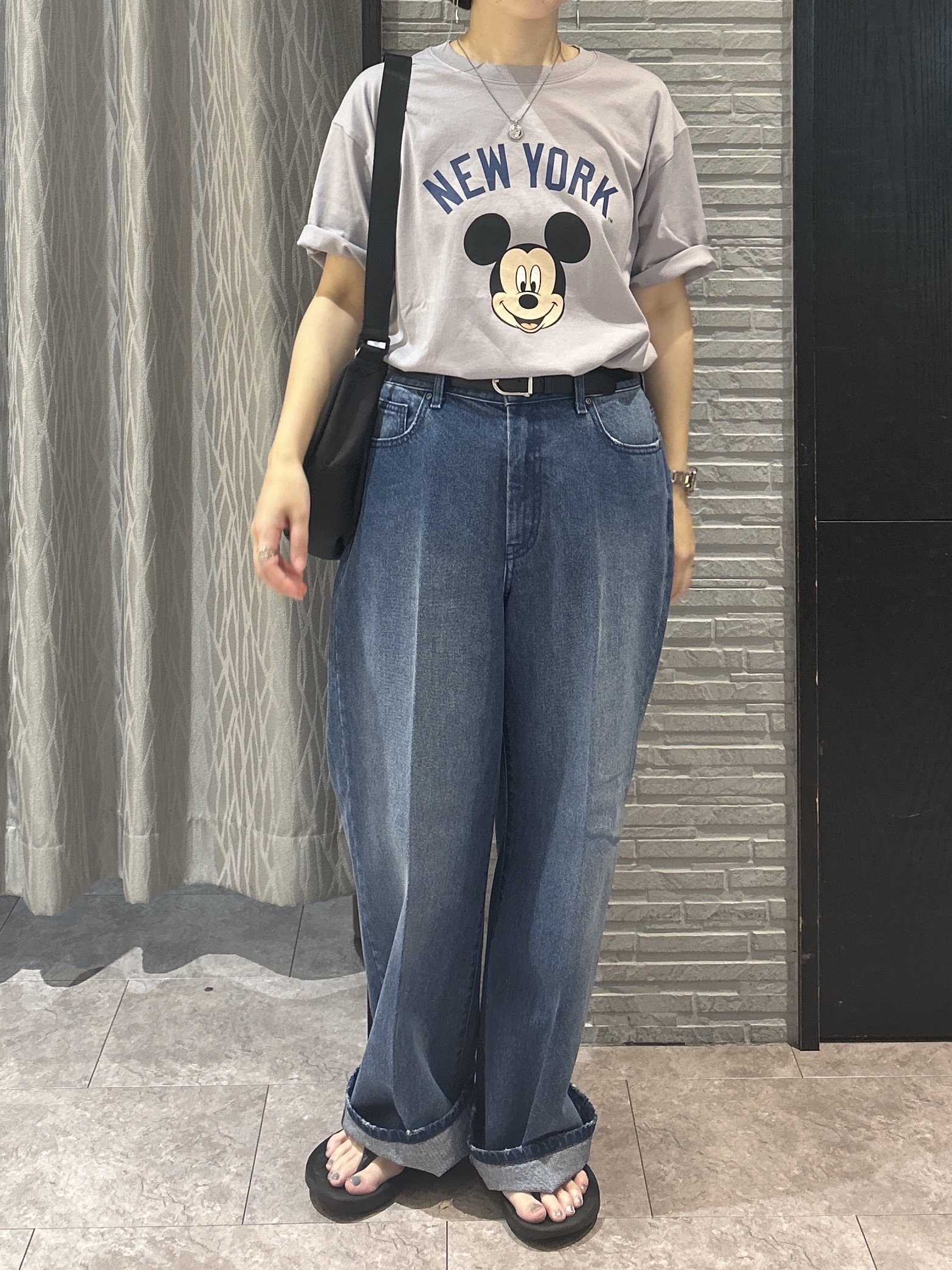 ga_riさんの「THE SHOP TK｜【Disney】【MLB】スペシャルデザイン半袖Tシャツ」を使ったコーディネート