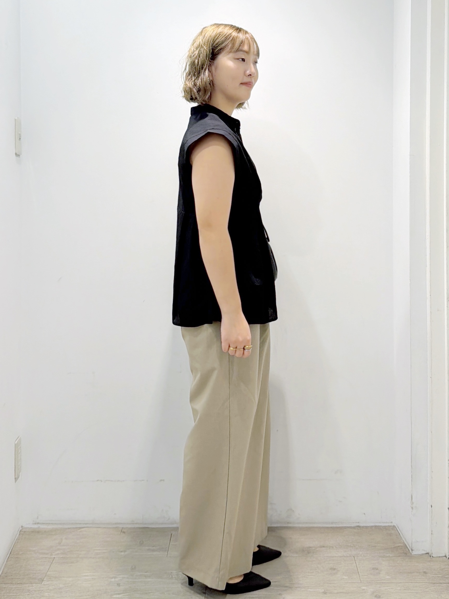 sumicaさんの「OPAQUE.CLIP｜『STORY Web7月掲載』ペプラムブラウス《通気性／吸水速乾／UVケア／防シワ／洗濯機OK》」を使ったコーディネート