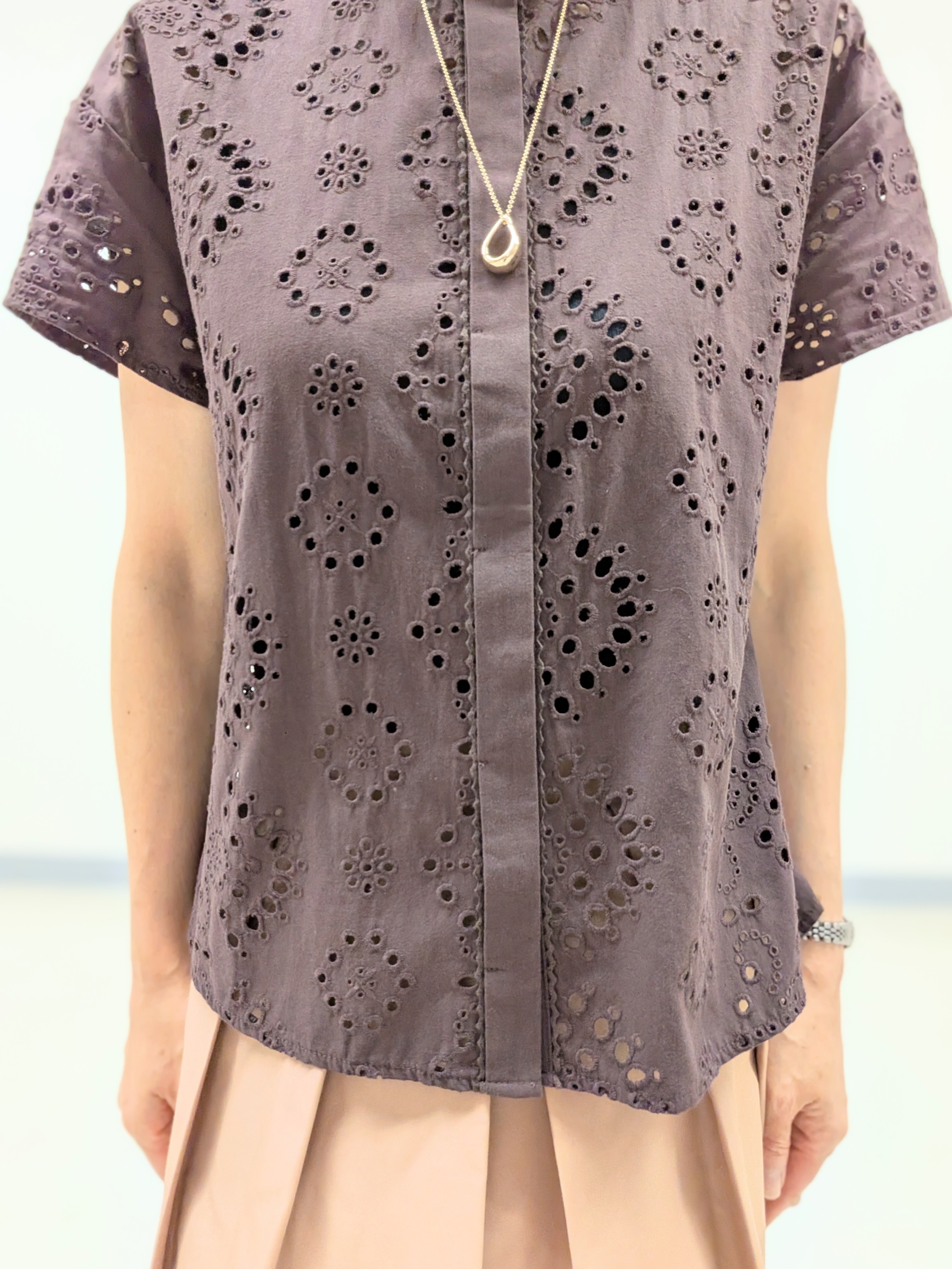 Ariさんの「Reflect｜【通勤◎】カットワーク刺繍レース シャツブラウス」を使ったコーディネート