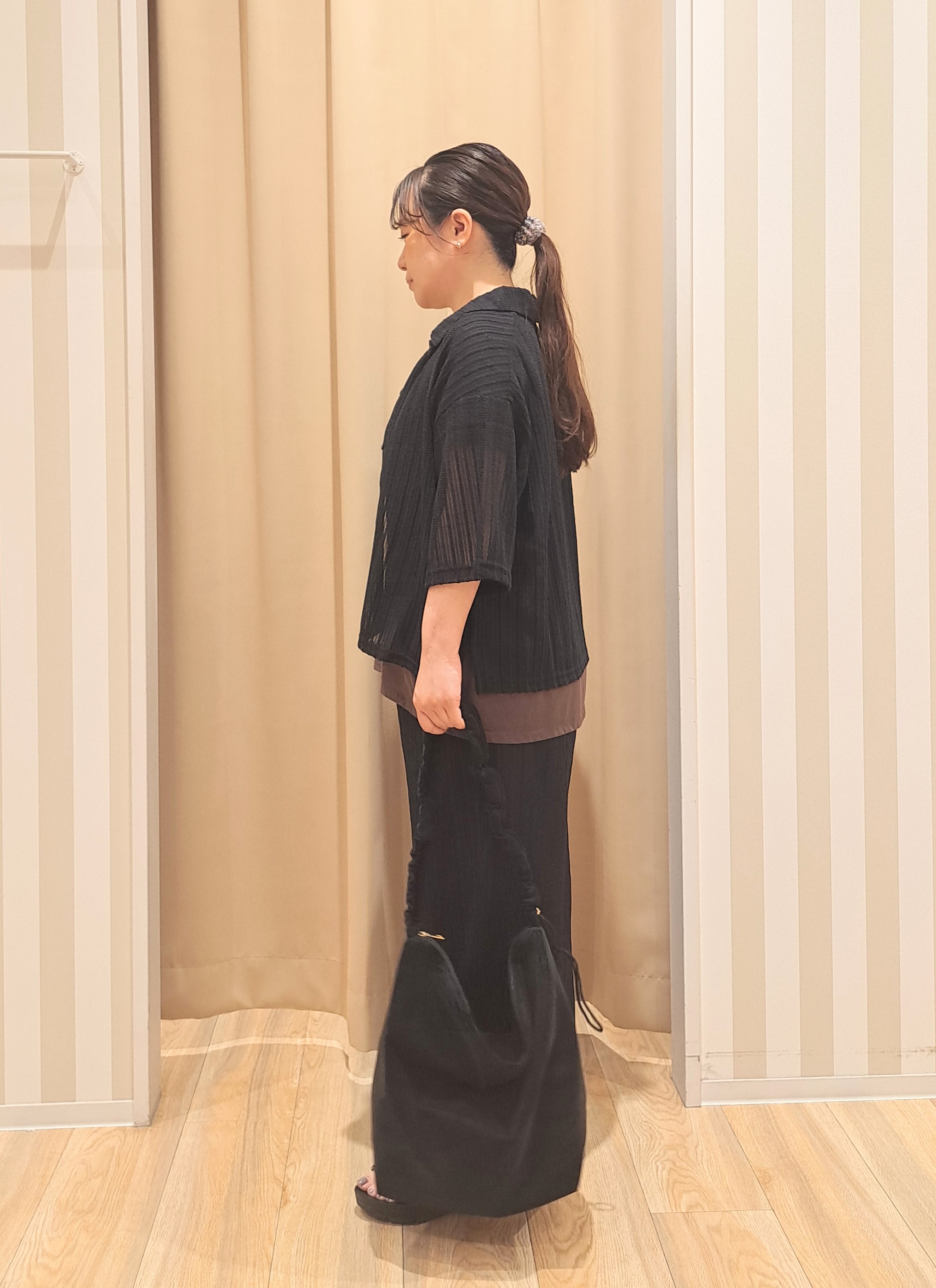 sho*さんの「SHOO･LA･RUE｜【洗濯機可/S-LL】軽やかで涼しげな 透かしレース風前開きシャツ」を使ったコーディネート