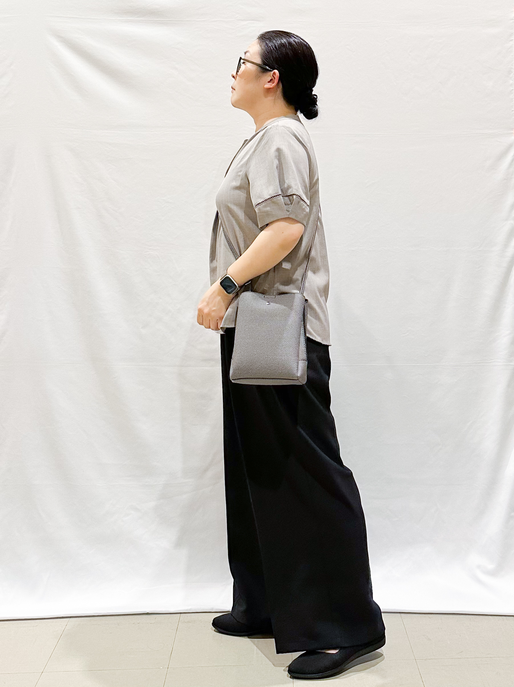 umeさんの「SHOO･LA･RUE｜【洗濯後しわになりにくい/インせずきまる】お袖のハシゴレースで涼やかに 麻調スキッパーブラウス」を使ったコーディネート