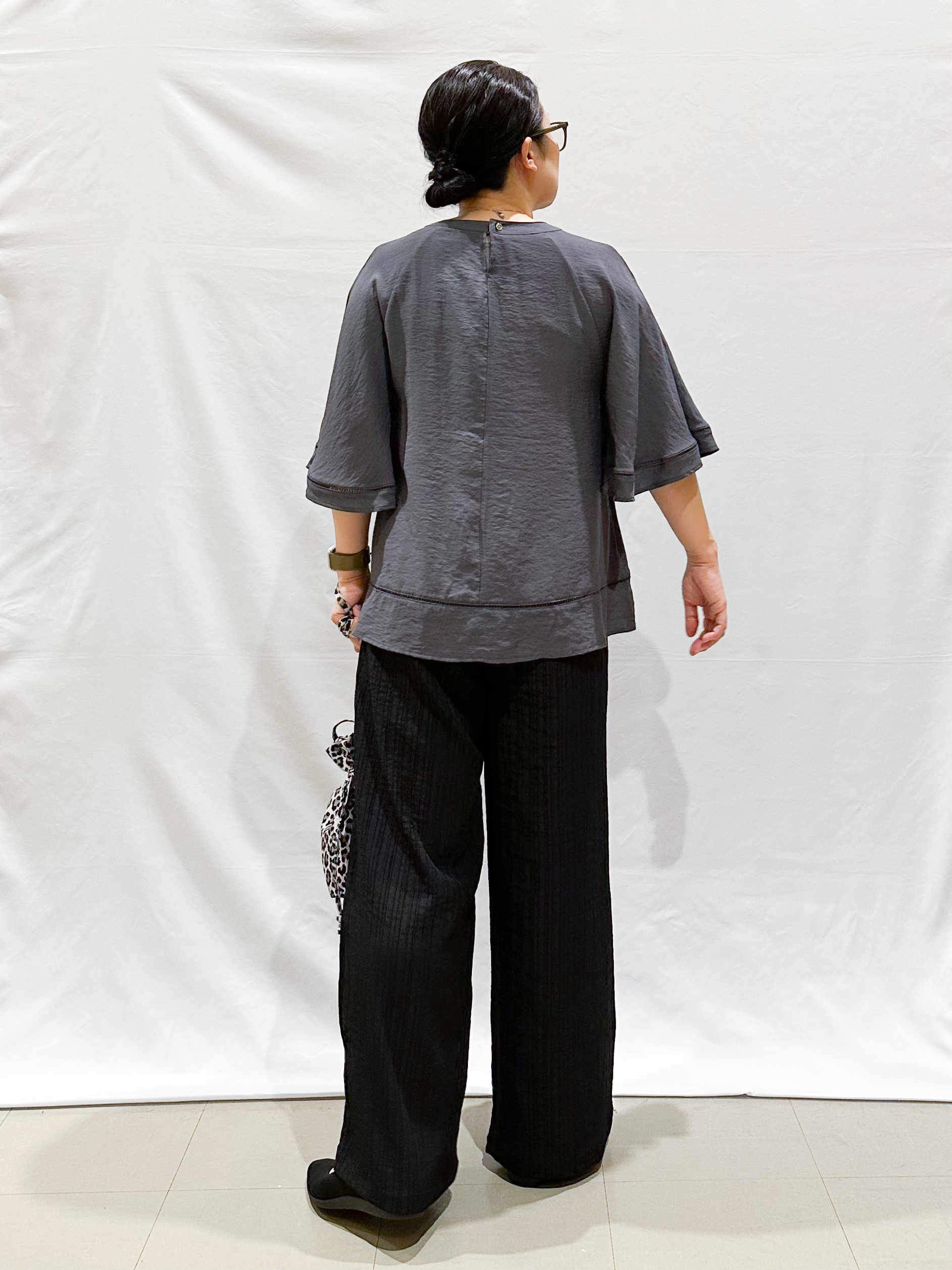 umeさんの「SHOO･LA･RUE｜【ひんやり/S-LL/体型カバー】はしごレースが涼し気な スラブポンチョ風ブラウス」を使ったコーディネート