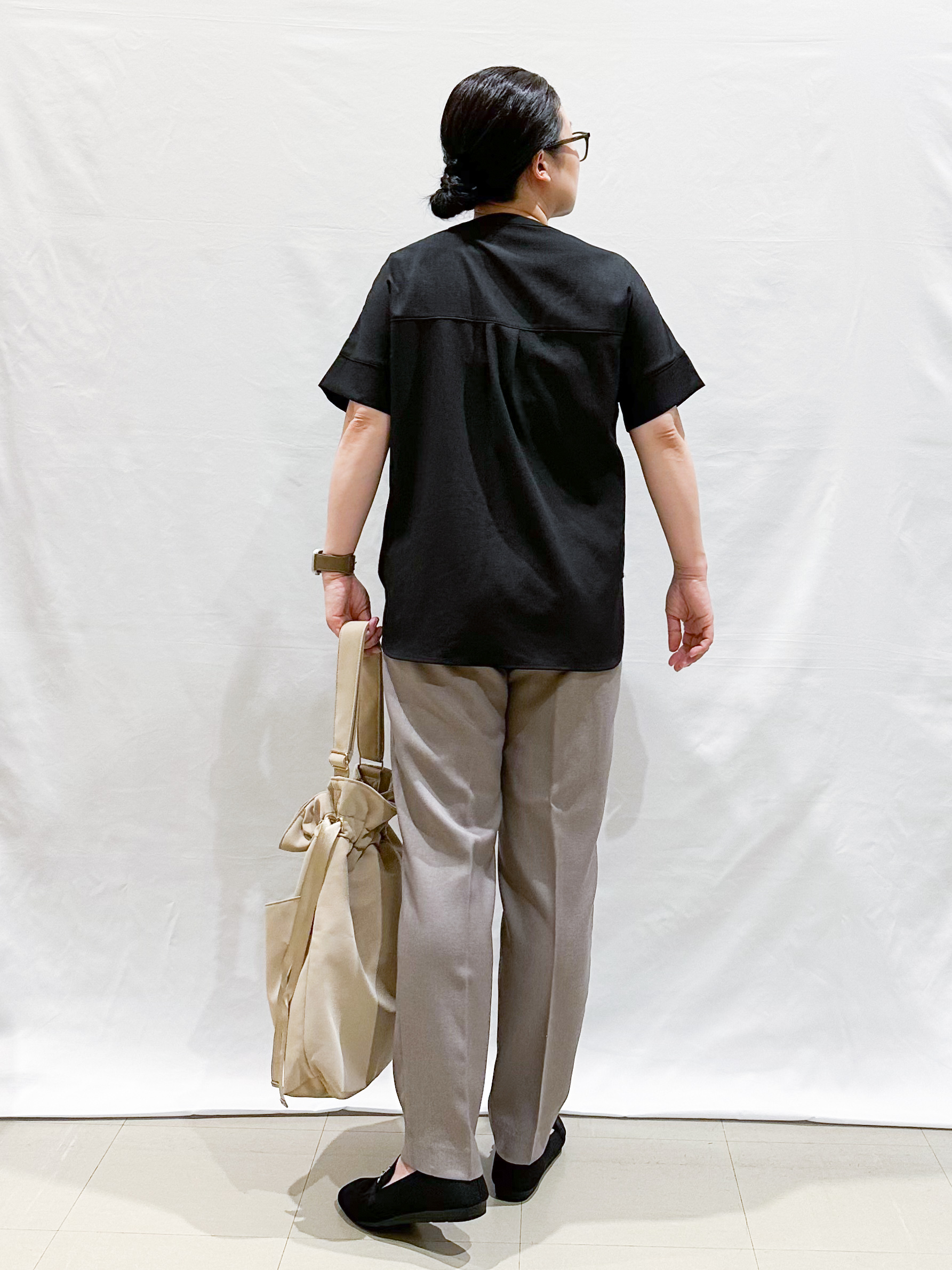 umeさんの「SHOO･LA･RUE｜【洗濯後しわになりにくい/ひんやり/UV/吸水速乾】Wポケットが目を引く オンオフ使えるスキッパーブ」を使ったコーディネート