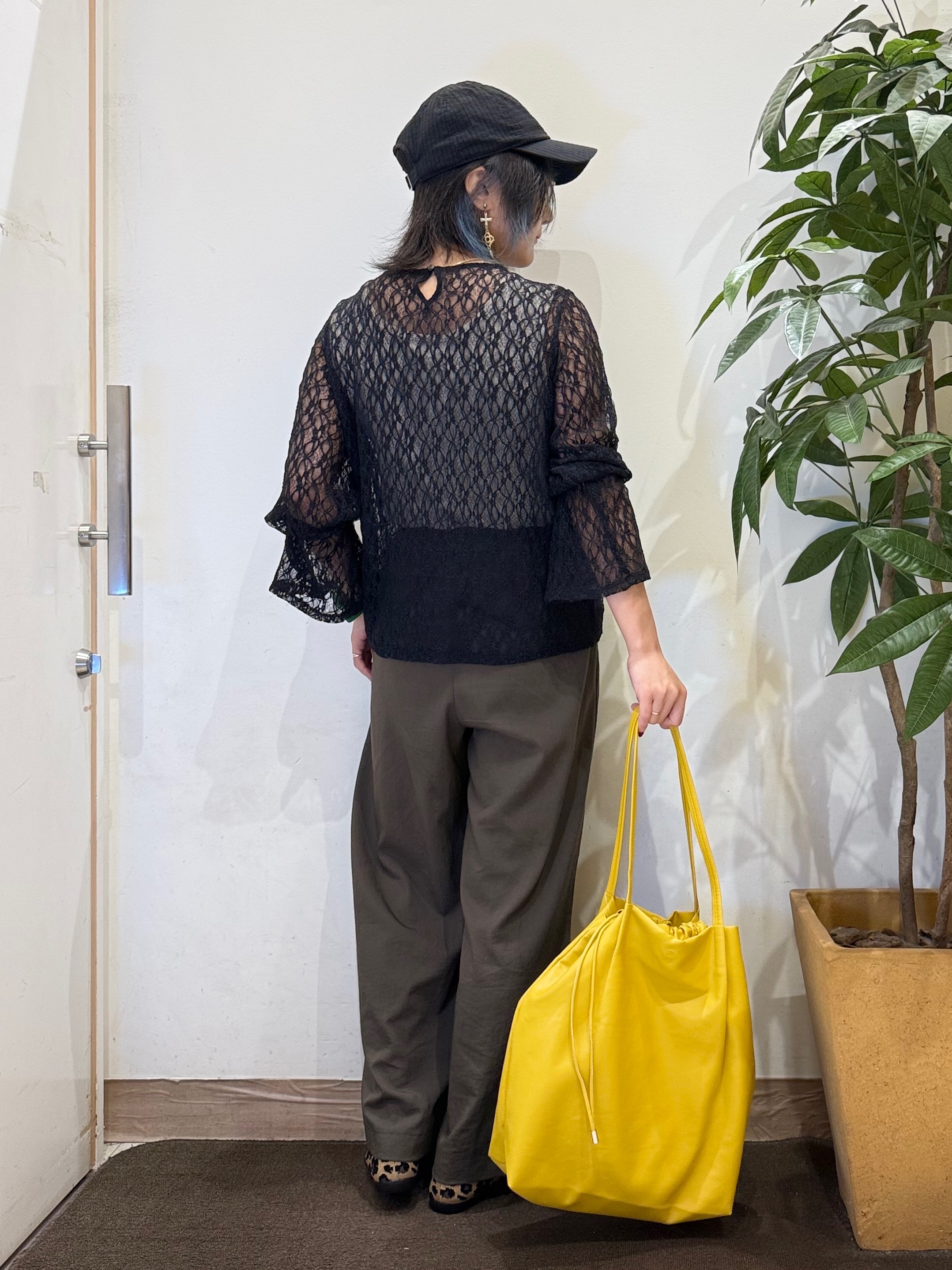 misakiさんの「SHOO･LA･RUE｜レースで華やかに映える 旬な透け感の レースシャーリングトップス」を使ったコーディネート