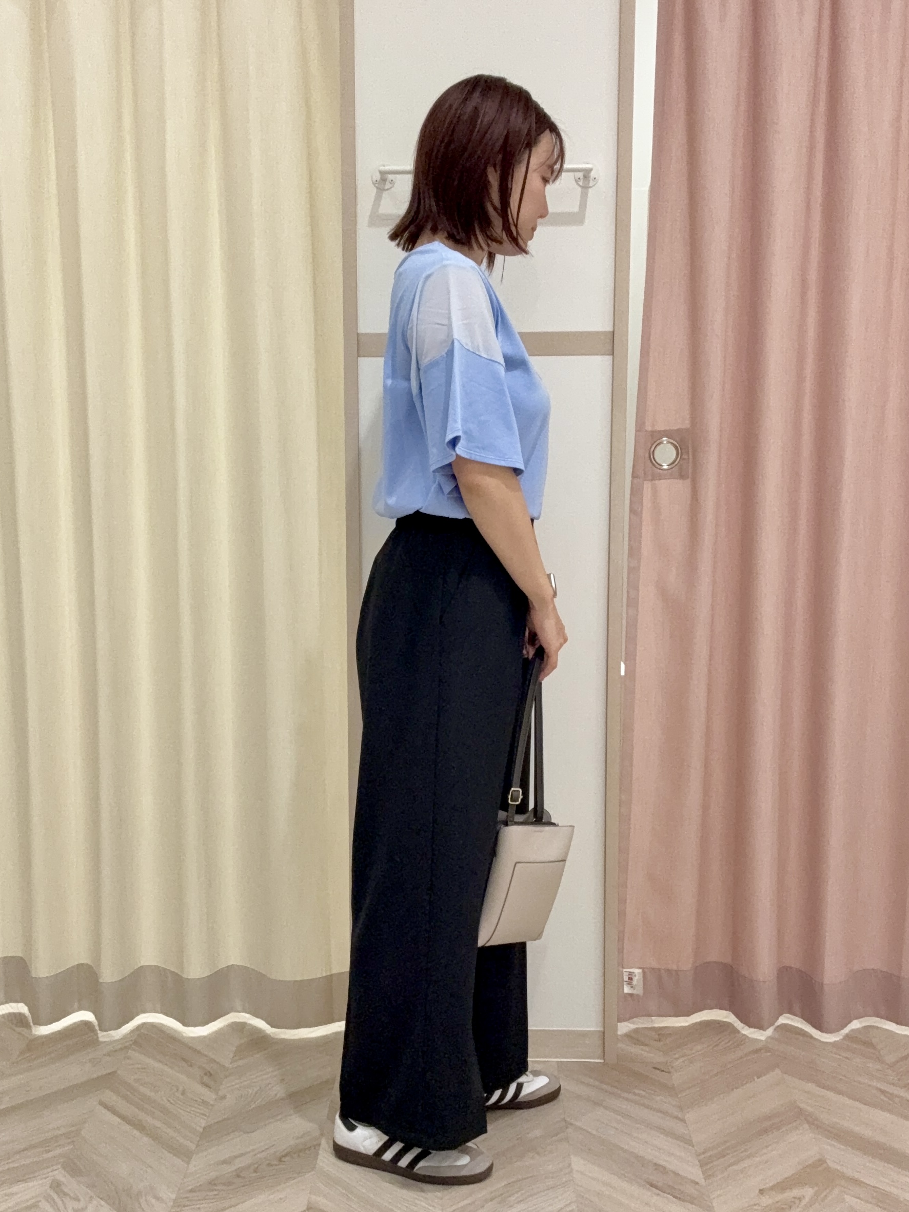 kさんの「SHOO･LA･RUE｜【ひんやり/S-LL/体型カバー】フレアスリーブで二の腕を自然に隠せる 浅VネックTシャツ」を使ったコーディネート