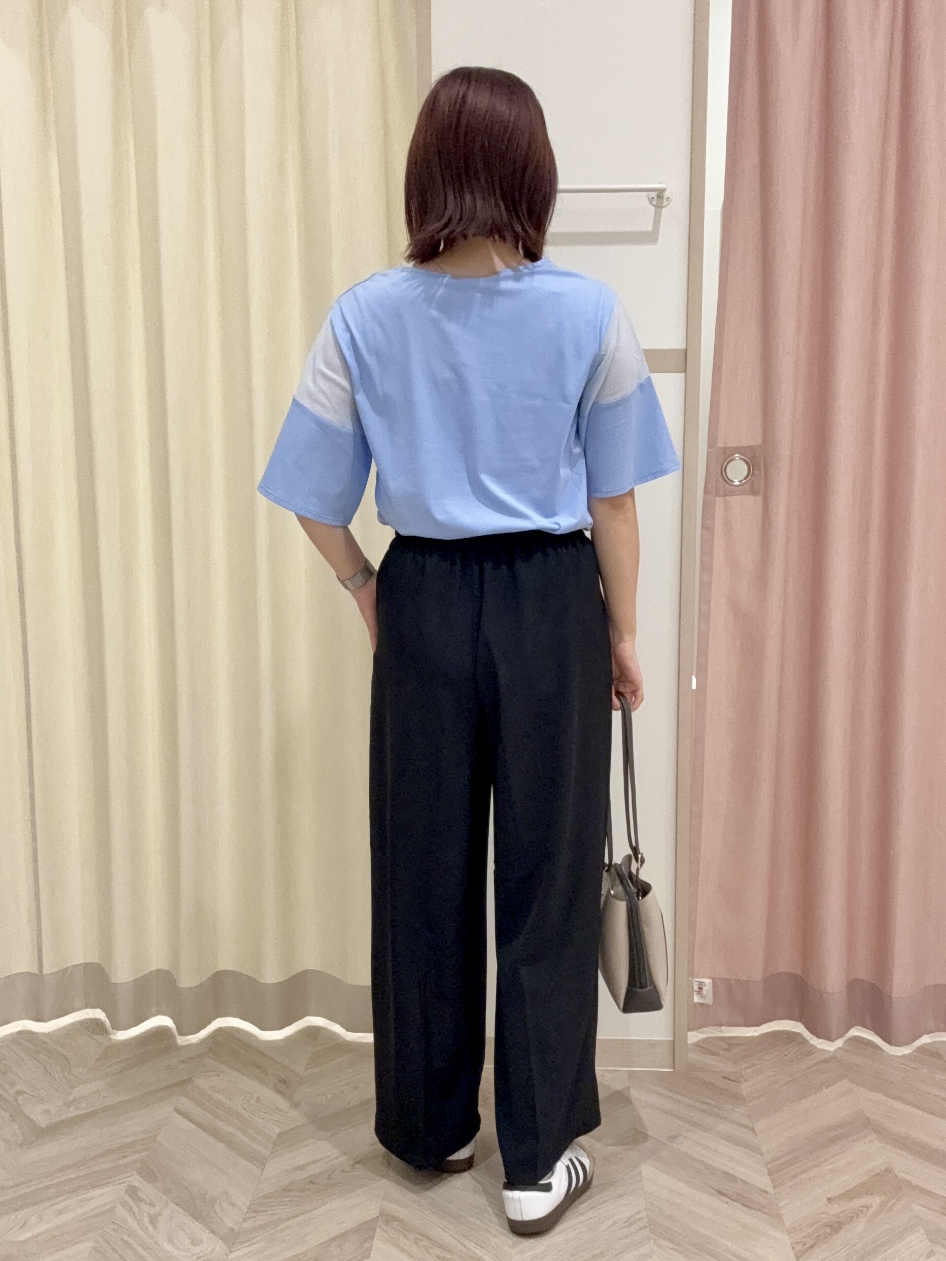 kさんの「SHOO･LA･RUE｜【ひんやり/S-LL/体型カバー】フレアスリーブで二の腕を自然に隠せる 浅VネックTシャツ」を使ったコーディネート