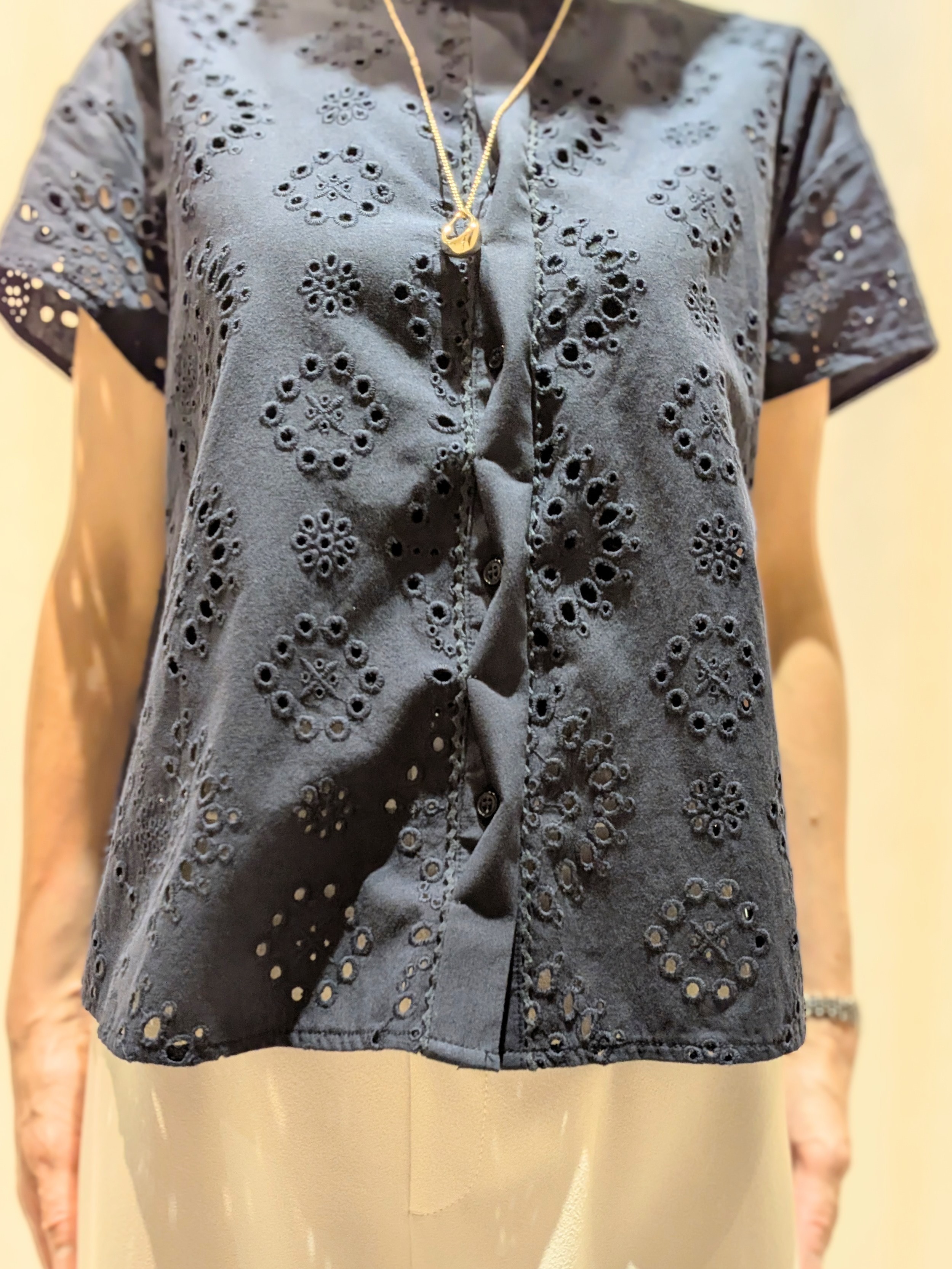 Ariさんの「Reflect｜【通勤◎】カットワーク刺繍レース シャツブラウス」を使ったコーディネート