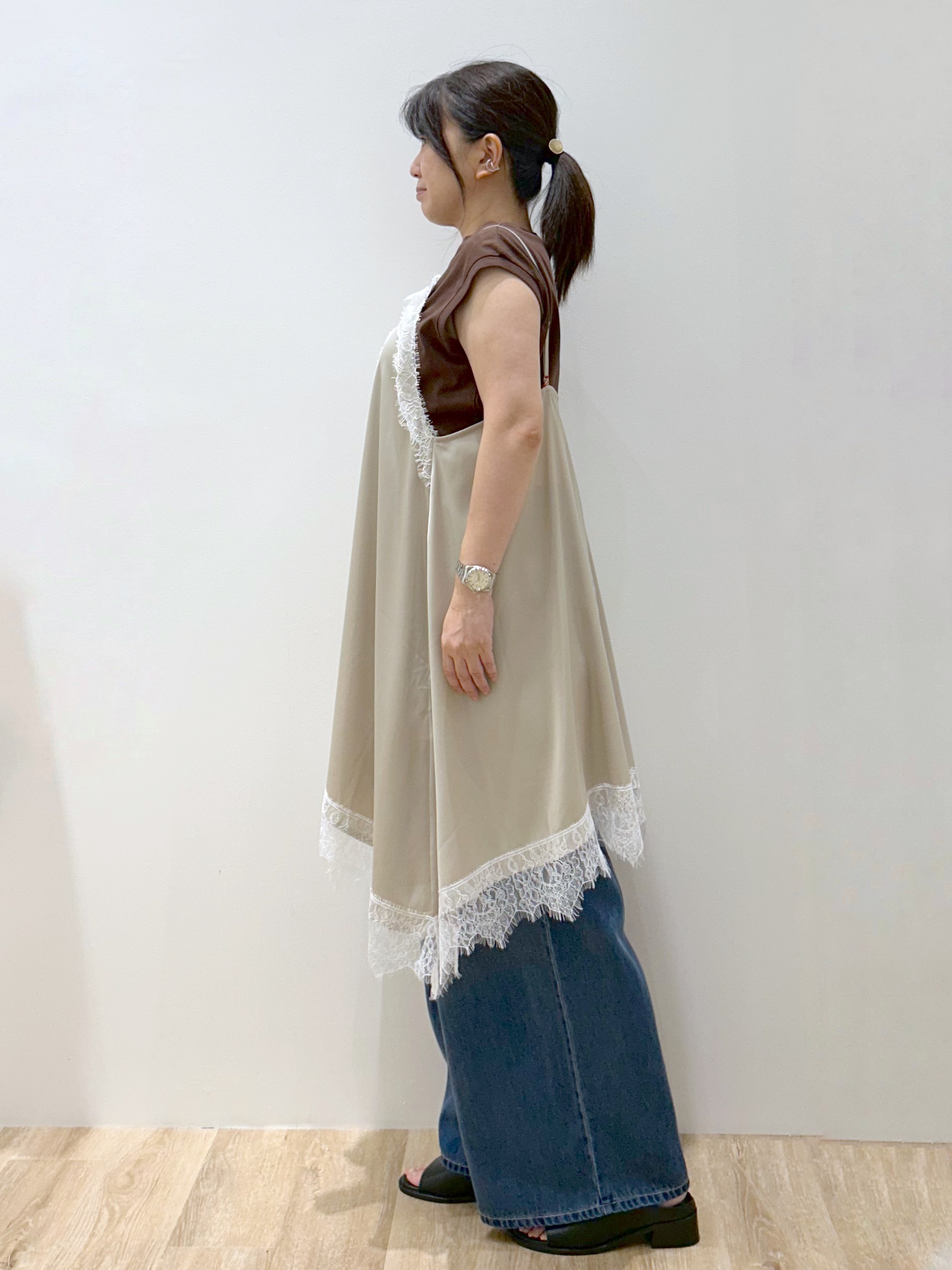 ひろみさんの「OPAQUE.CLIP｜サテンレース キャミワンピース【洗濯機OK】」を使ったコーディネート