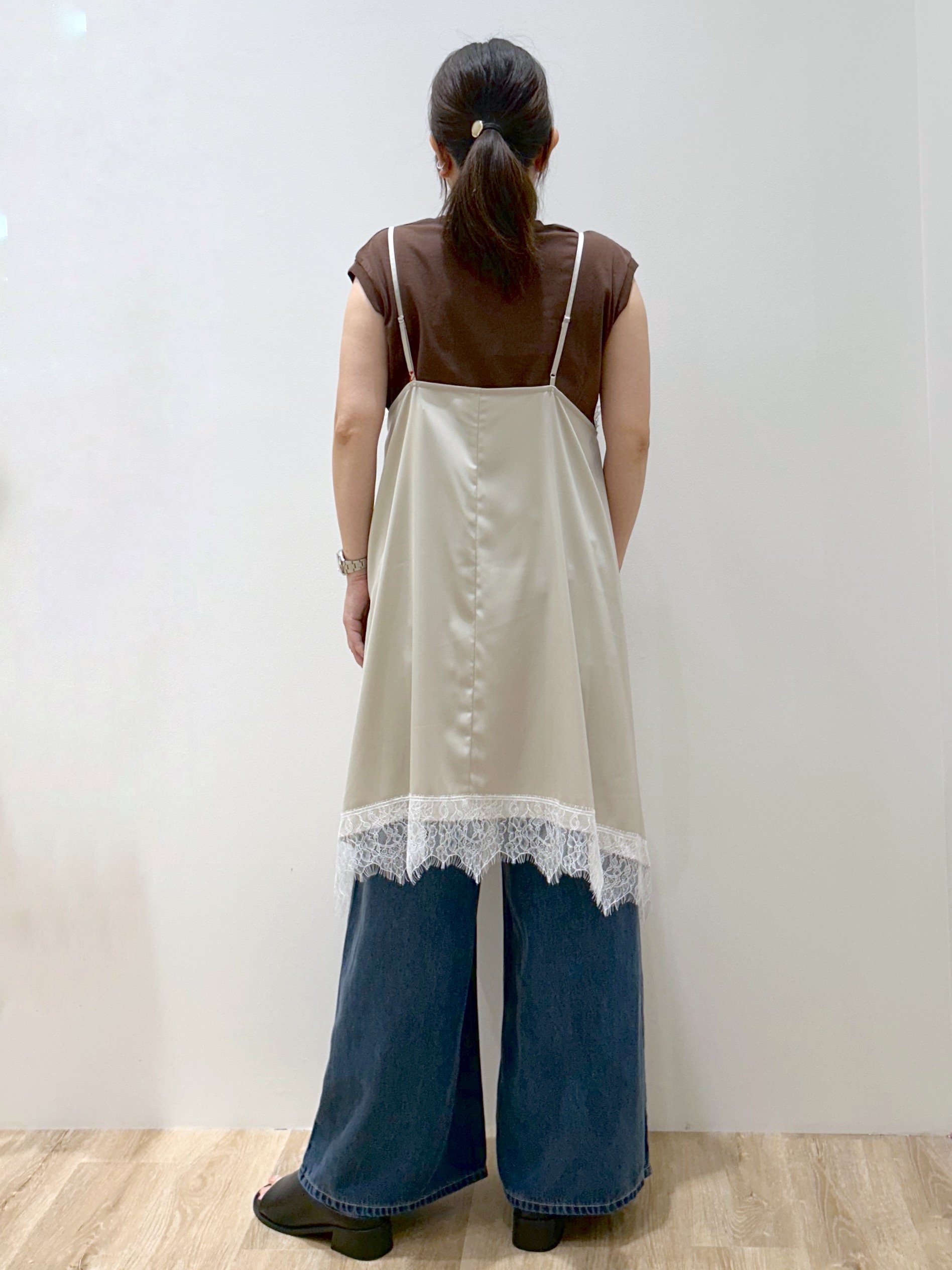 ひろみさんの「OPAQUE.CLIP｜サテンレース キャミワンピース【洗濯機OK】」を使ったコーディネート