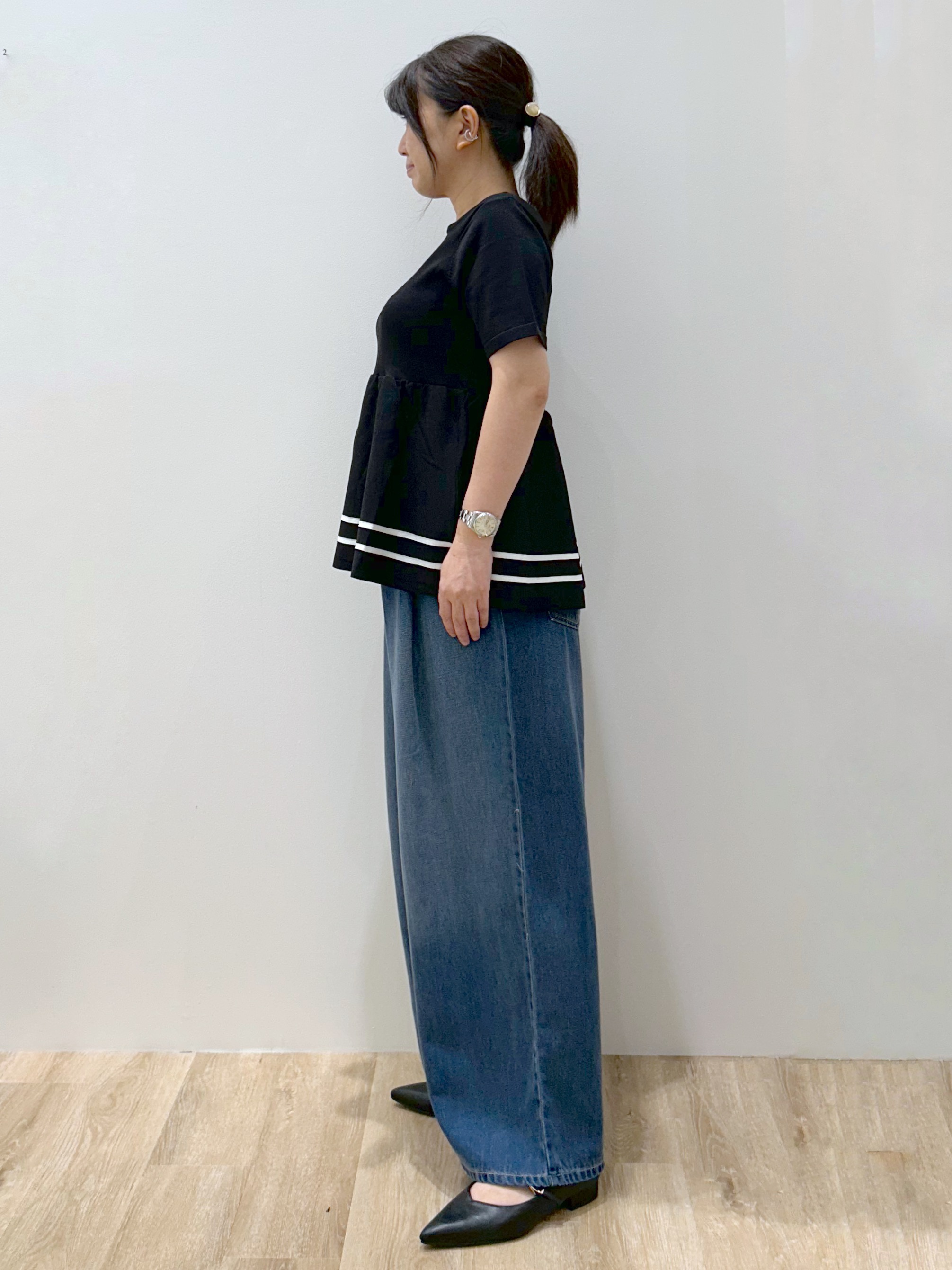 ひろみさんの「OPAQUE.CLIP｜【UVケア】裾ラインペプラムニット《洗濯機OK》」を使ったコーディネート