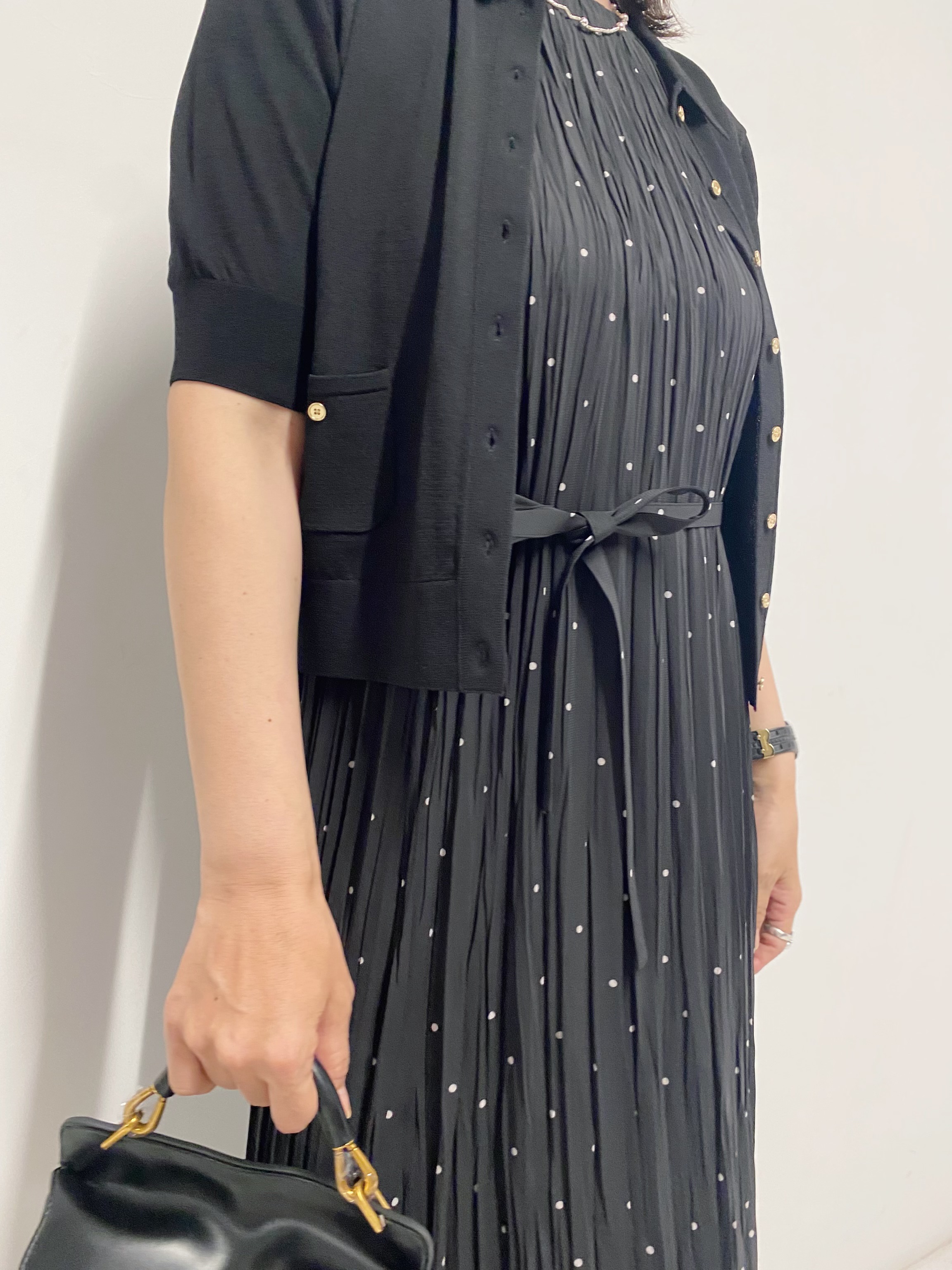 Sawaguchiさんの「DRESSTERIOR｜【ウォッシャブル/2WAYシルエット】ノースリーブプリーツワンピース」を使ったコーディネート