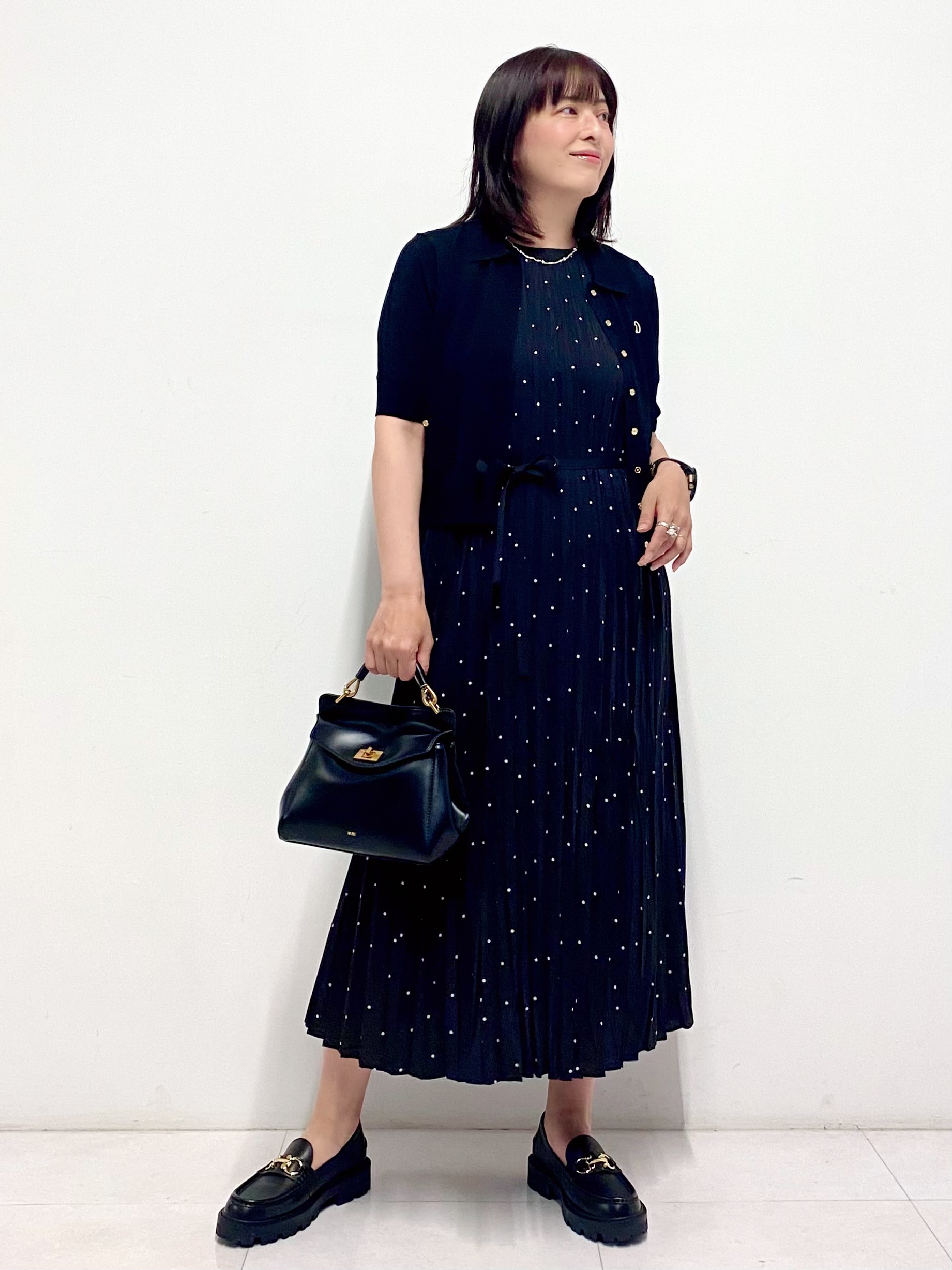 Sawaguchiさんの「DRESSTERIOR｜【ウォッシャブル/2WAYシルエット】ノースリーブプリーツワンピース」を使ったコーディネート