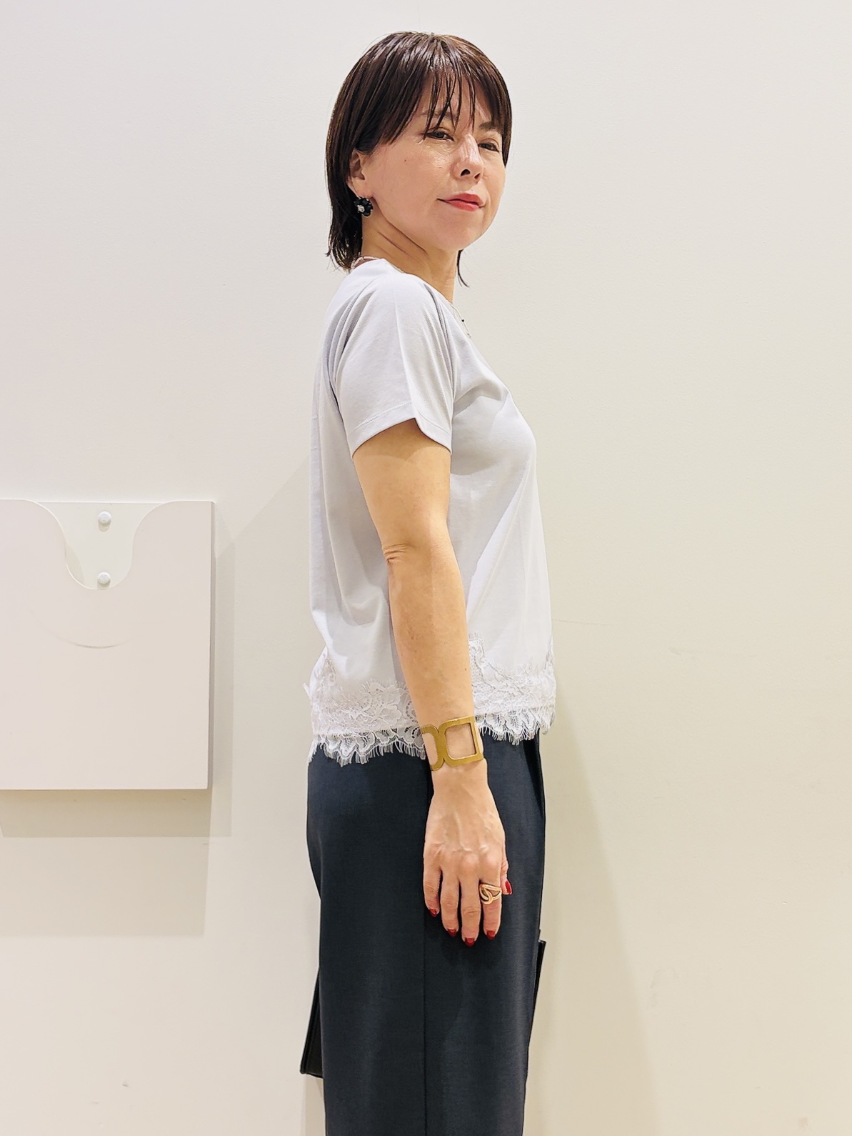 YUKOさんの「index｜【接触冷感／UVケア】裾レースロゴTシャツ《洗濯機OK／S-3L》」を使ったコーディネート