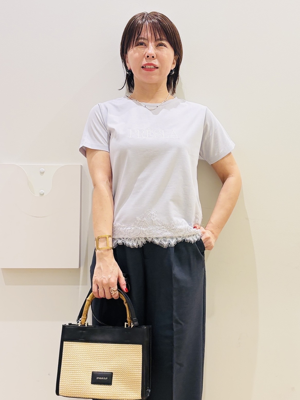 YUKOさんの「index｜【接触冷感／UVケア】裾レースロゴTシャツ《洗濯機OK／S-3L》」を使ったコーディネート