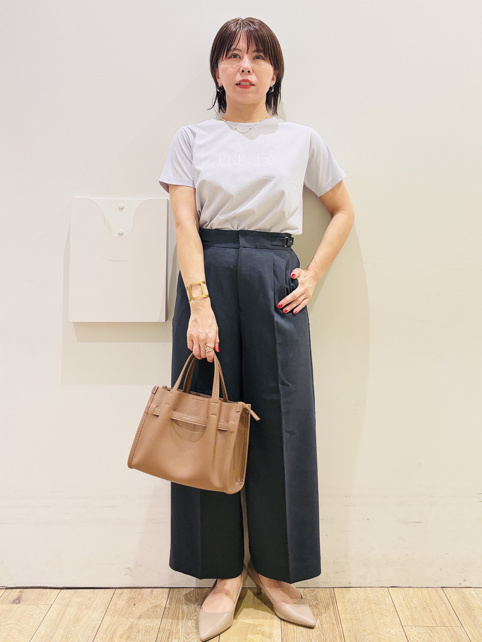 YUKOさんの「index｜【接触冷感／UVケア】裾レースロゴTシャツ《洗濯機OK／S-3L》」を使ったコーディネート