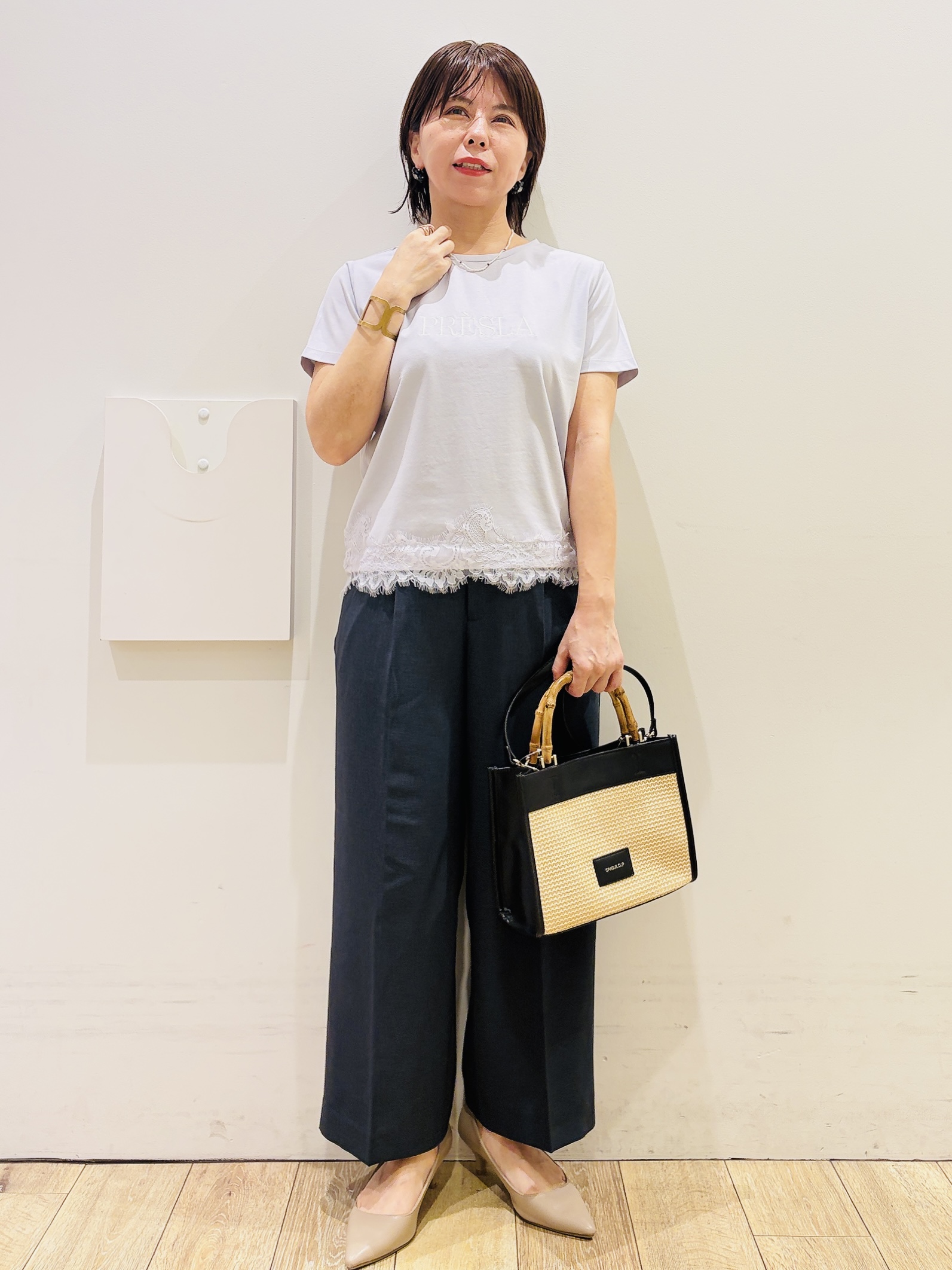 YUKOさんの「index｜【接触冷感／UVケア】裾レースロゴTシャツ《洗濯機OK／S-3L》」を使ったコーディネート