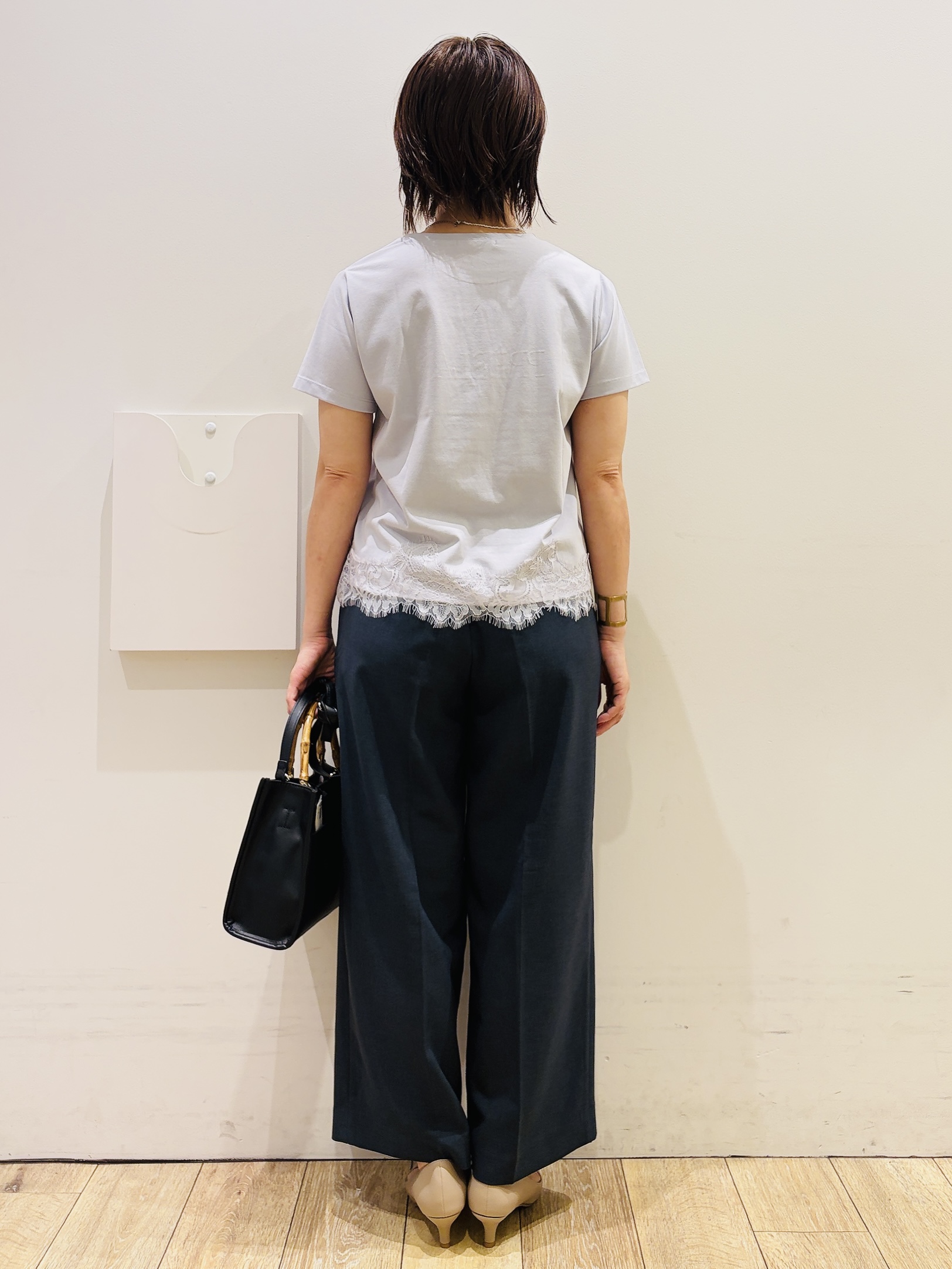 YUKOさんの「index｜【接触冷感／UVケア】裾レースロゴTシャツ《洗濯機OK／S-3L》」を使ったコーディネート