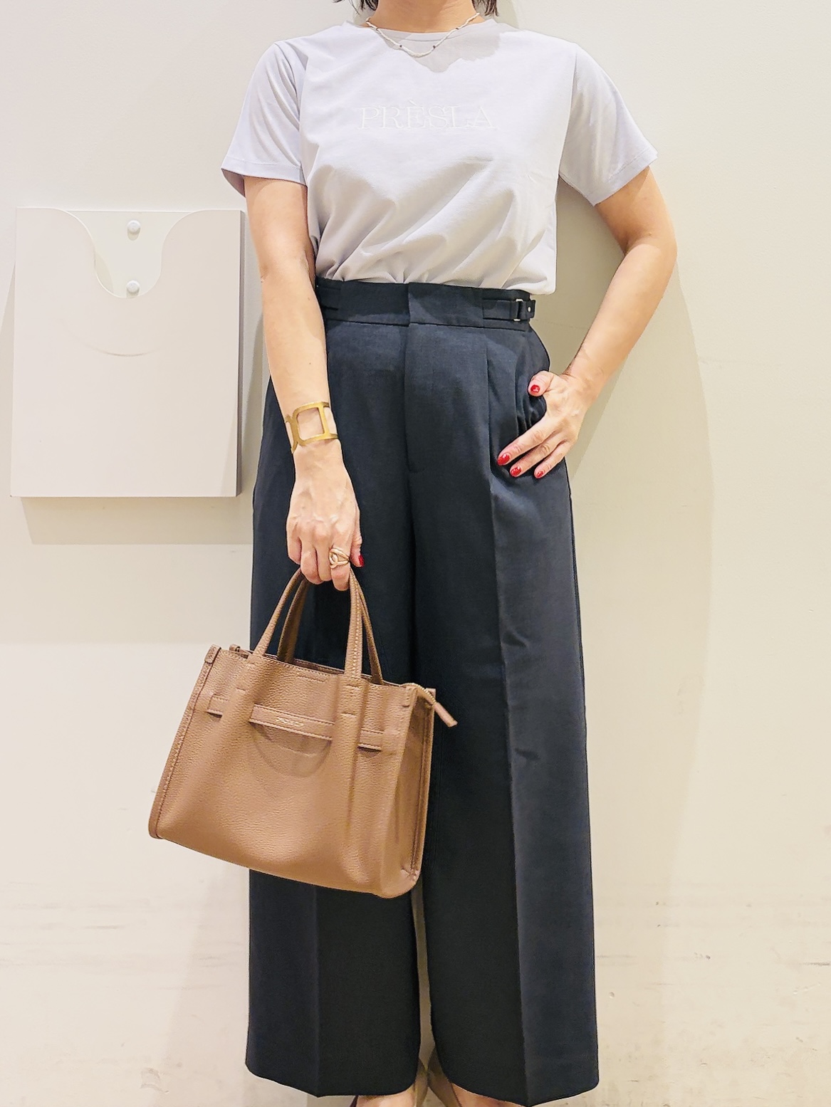 YUKOさんの「index｜【接触冷感／UVケア】裾レースロゴTシャツ《洗濯機OK／S-3L》」を使ったコーディネート