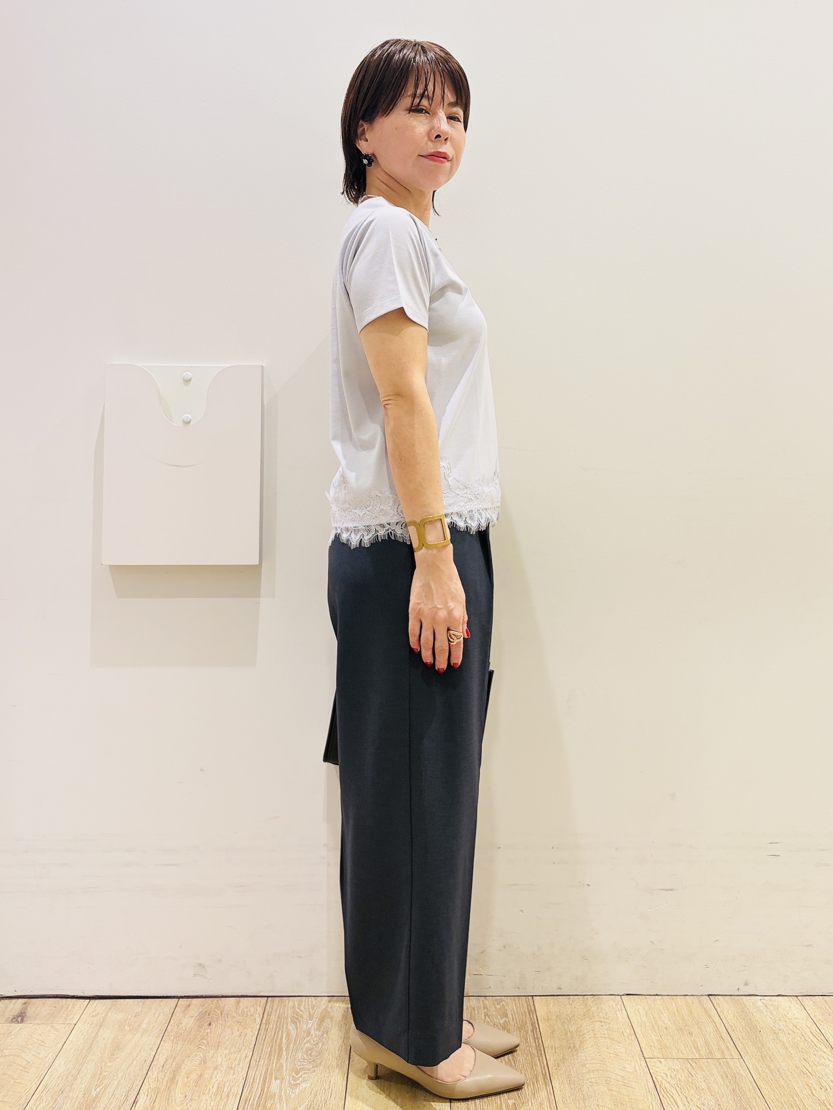 YUKOさんの「index｜【接触冷感／UVケア】裾レースロゴTシャツ《洗濯機OK／S-3L》」を使ったコーディネート