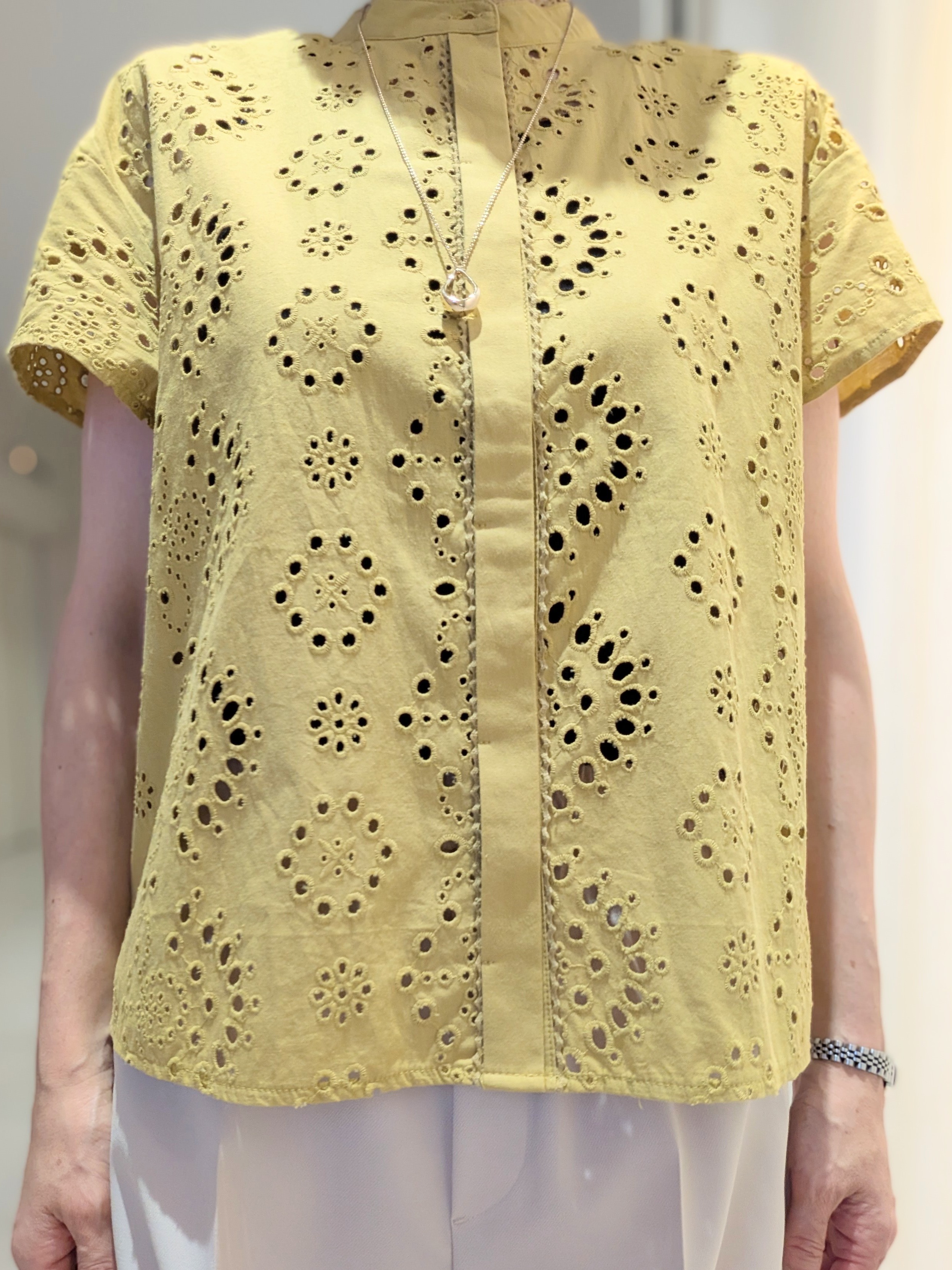 Ariさんの「Reflect｜【通勤◎】カットワーク刺繍レース シャツブラウス」を使ったコーディネート