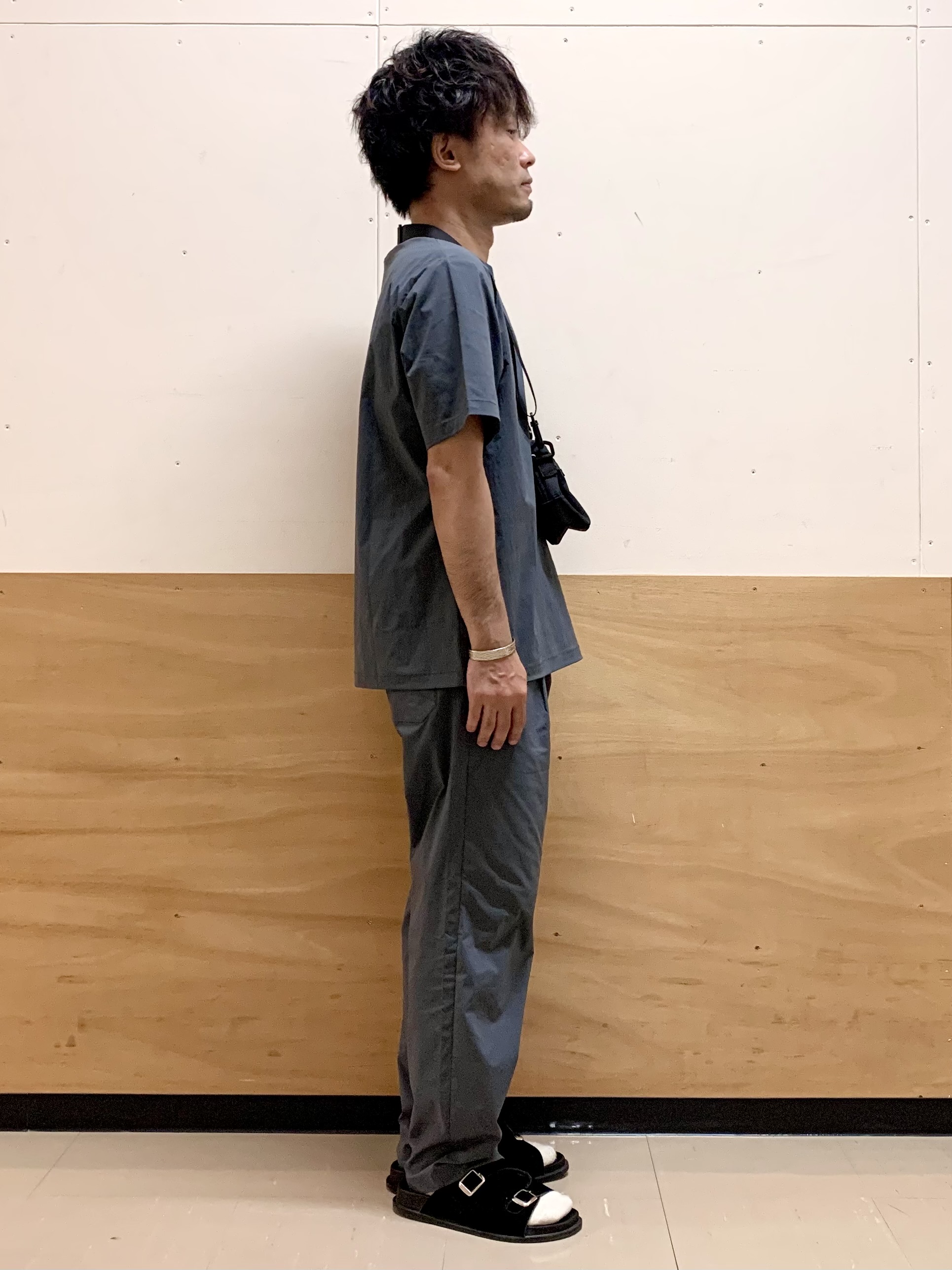 MATUさんの「THE SHOP TK｜【接触冷感/洗濯機OK／セットアップ可】ナイロンストレッチ半袖Tシャツ」を使ったコーディネート