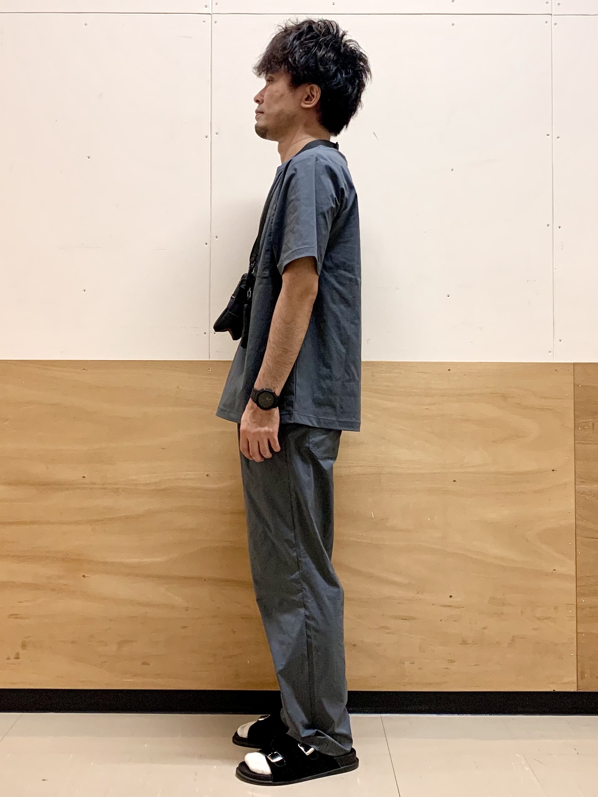 MATUさんの「THE SHOP TK｜【接触冷感/洗濯機OK／セットアップ可】ナイロンストレッチ半袖Tシャツ」を使ったコーディネート