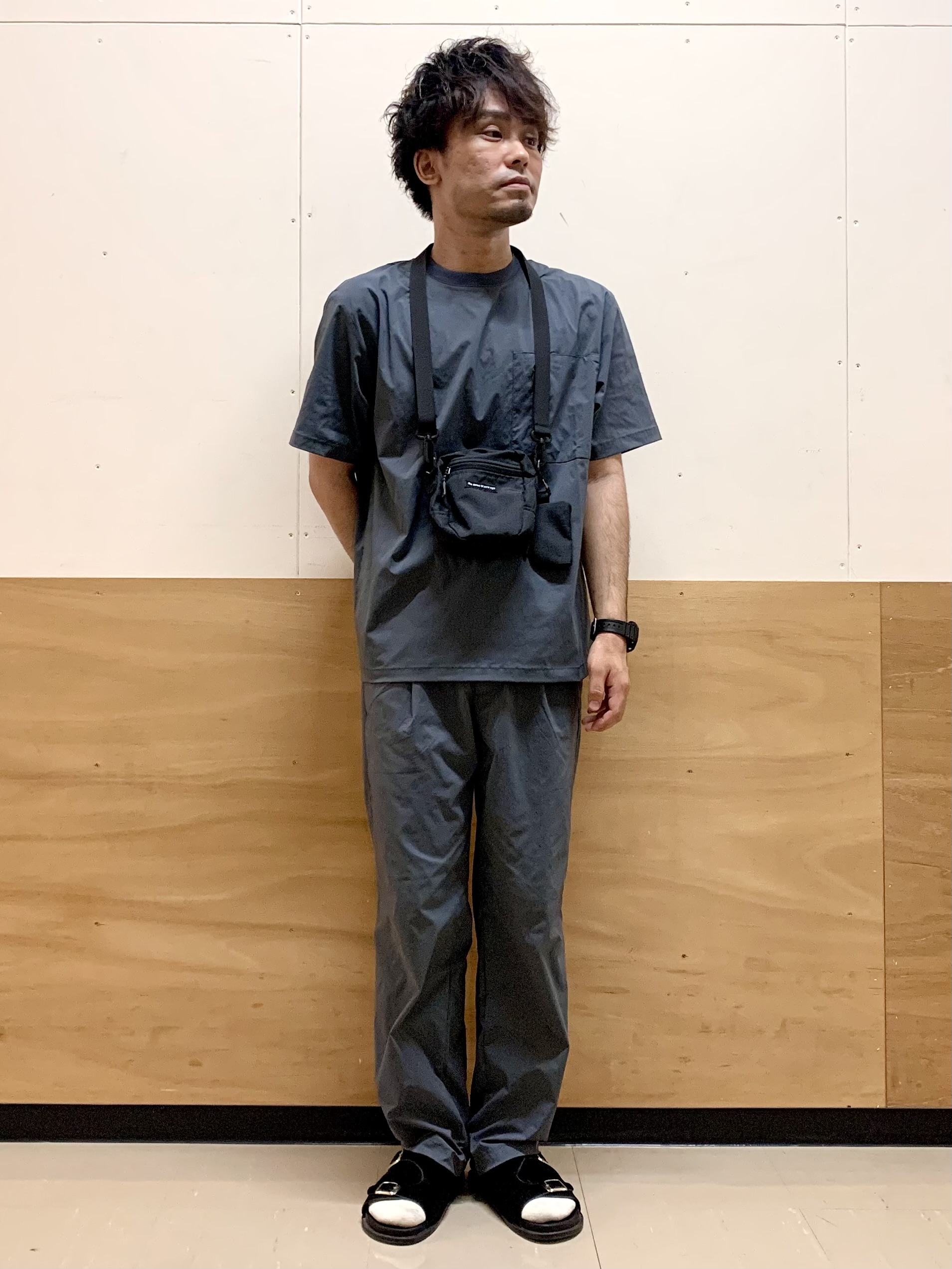 MATUさんの「THE SHOP TK｜【接触冷感/洗濯機OK／セットアップ可】ナイロンストレッチ半袖Tシャツ」を使ったコーディネート