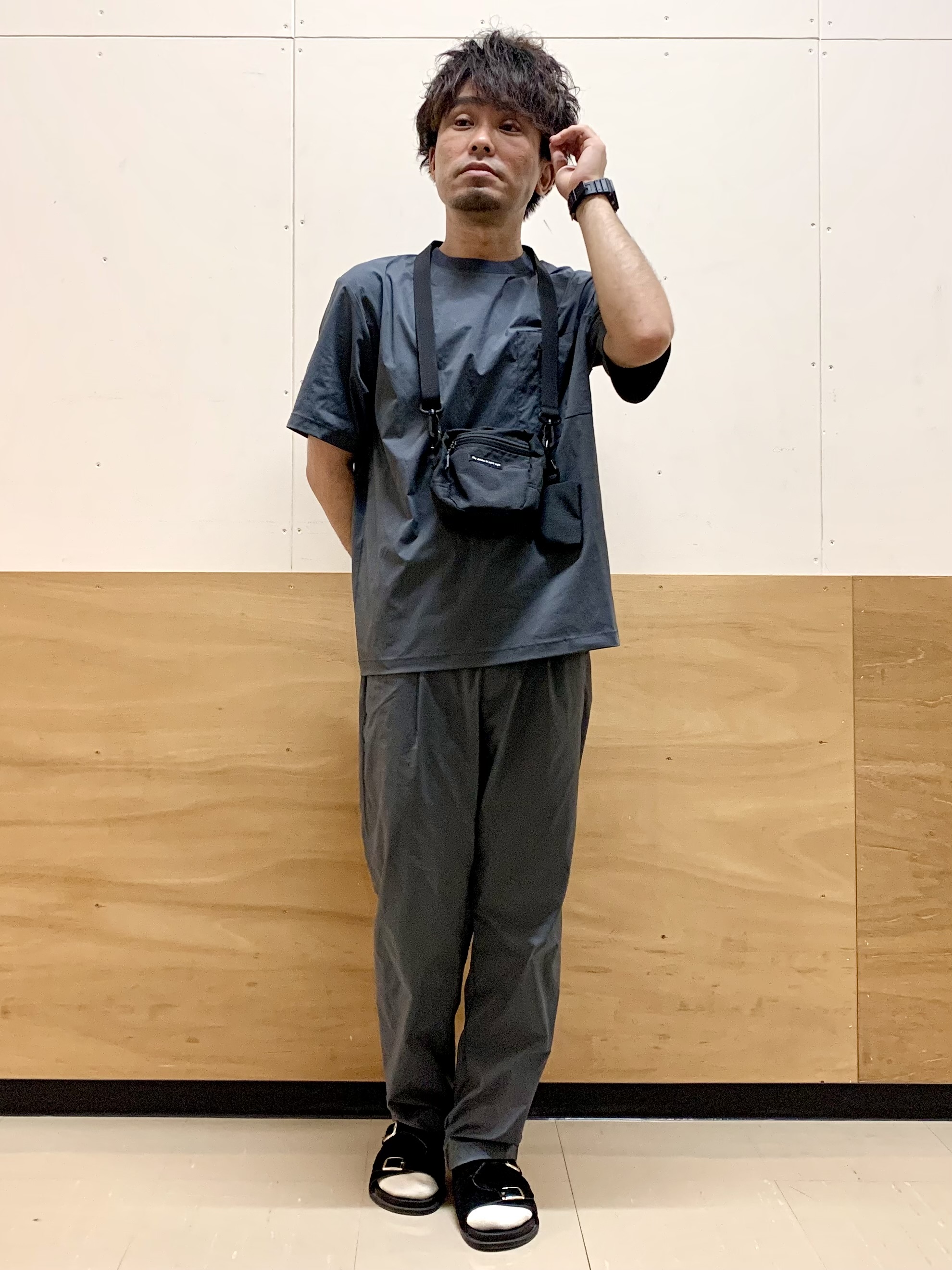 MATUさんの「THE SHOP TK｜【接触冷感/洗濯機OK／セットアップ可】ナイロンストレッチ半袖Tシャツ」を使ったコーディネート