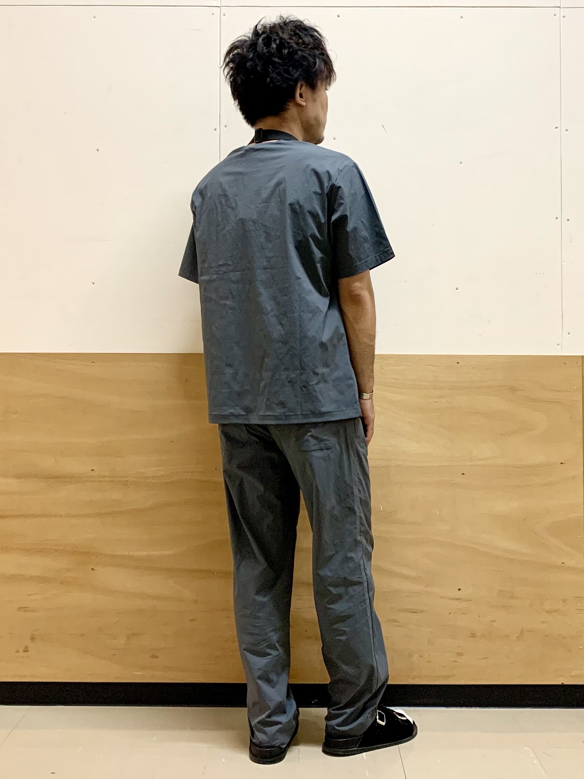 MATUさんの「THE SHOP TK｜【接触冷感/洗濯機OK／セットアップ可】ナイロンストレッチ半袖Tシャツ」を使ったコーディネート